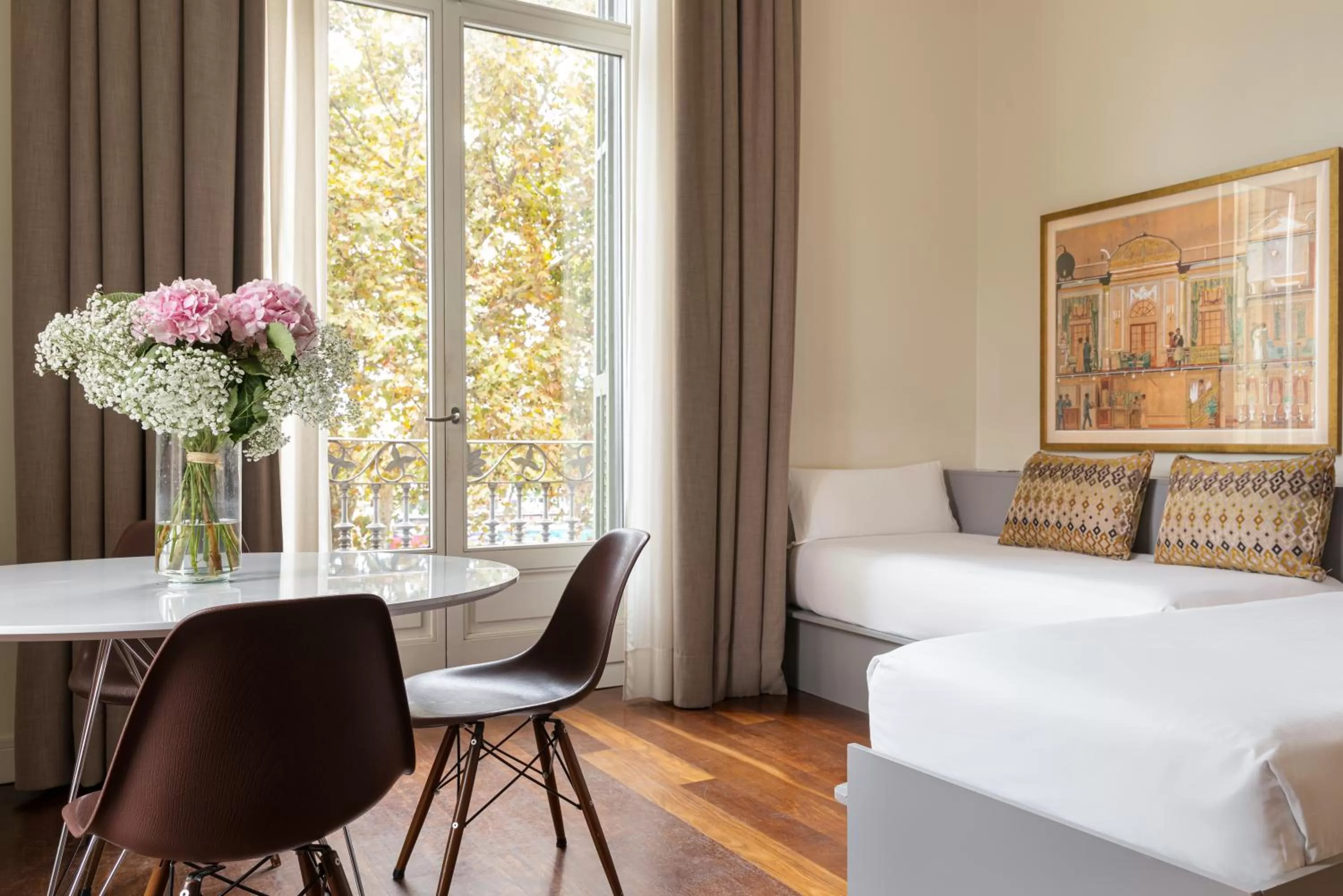 Living room, Bed in Duquesa Suites Landmark Hotel by Grup Duquessa