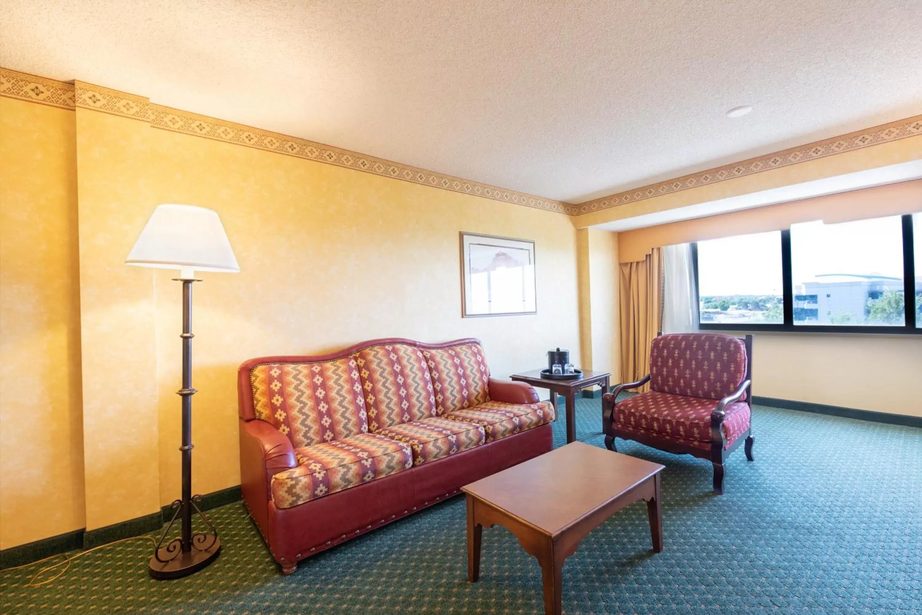 Living room, Seating Area in Albuquerque Marriott Pyramid North