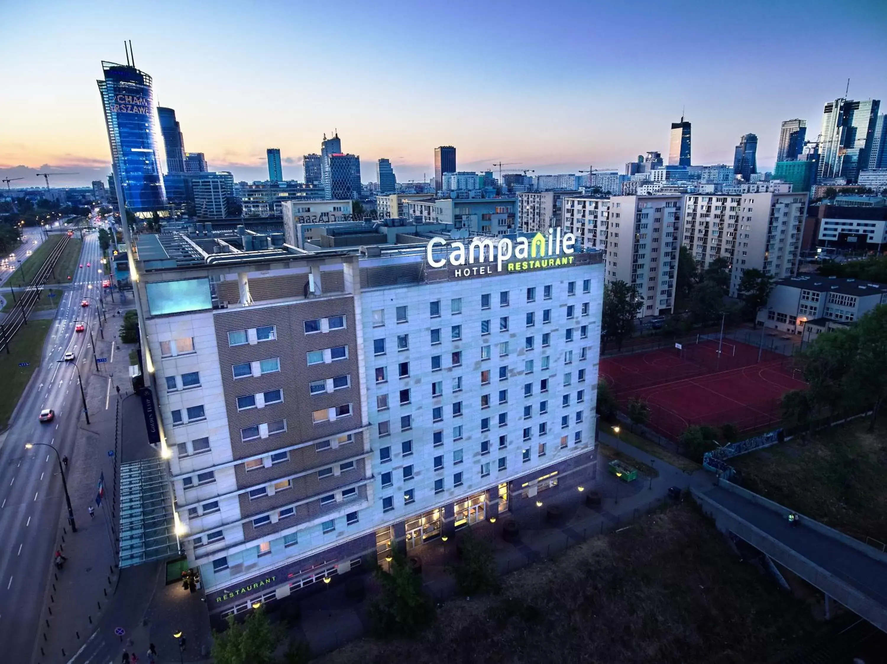 Property building in Campanile Varsovie / Warszawa