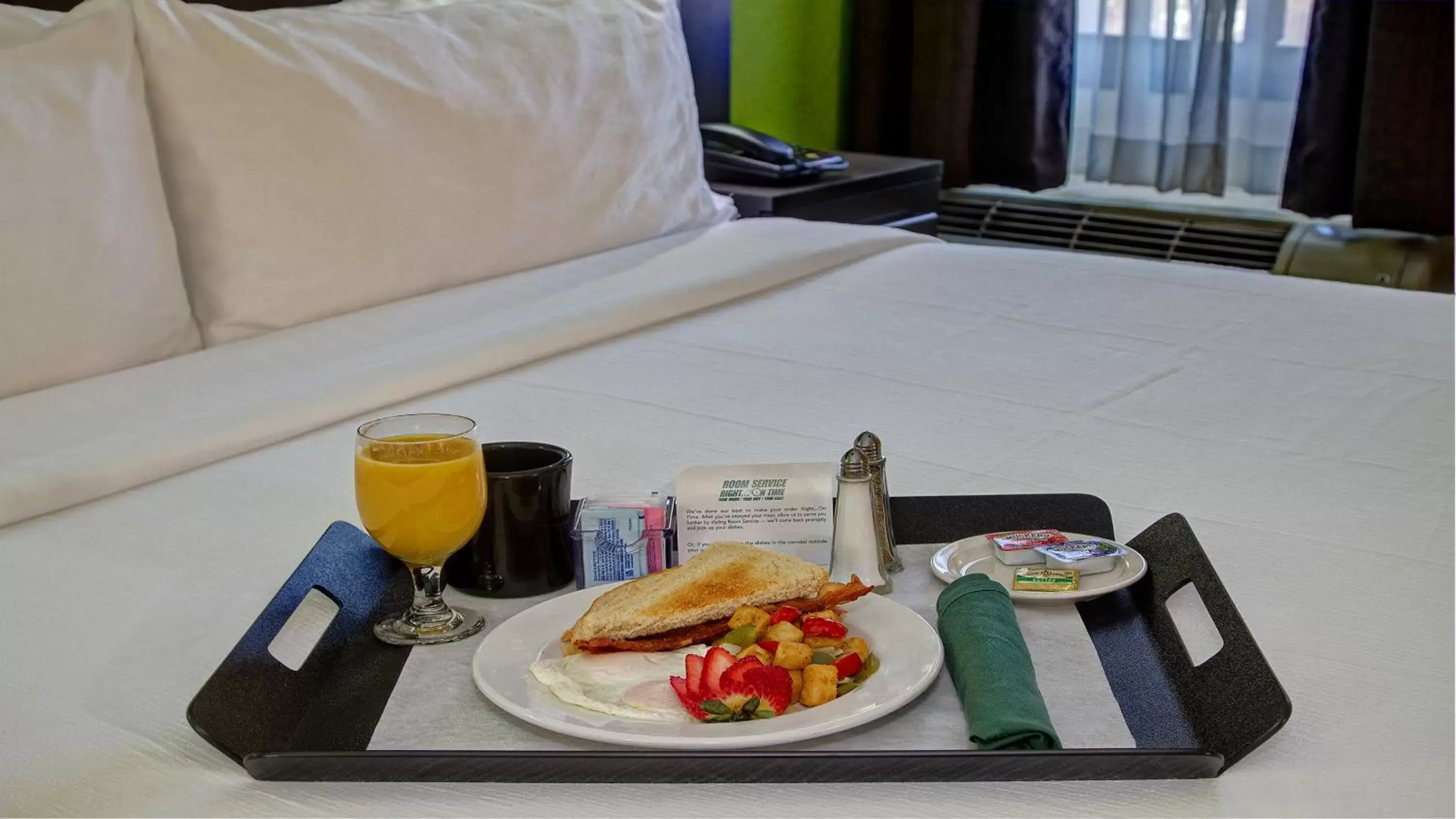 Meals, Bed in Clarion Hotel & Suites Conference Center Memphis Airport