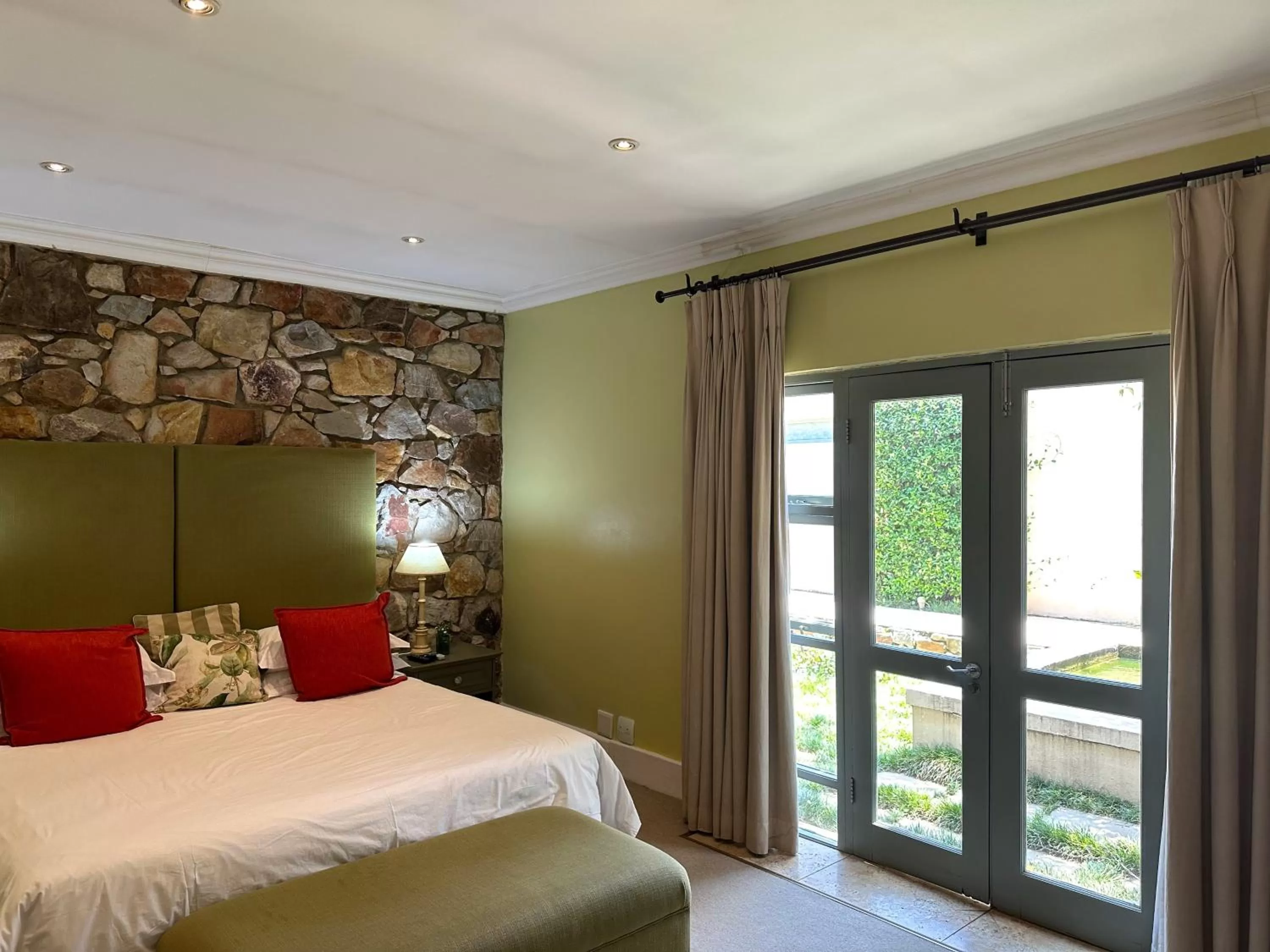 Patio, Bed in The Parkwood