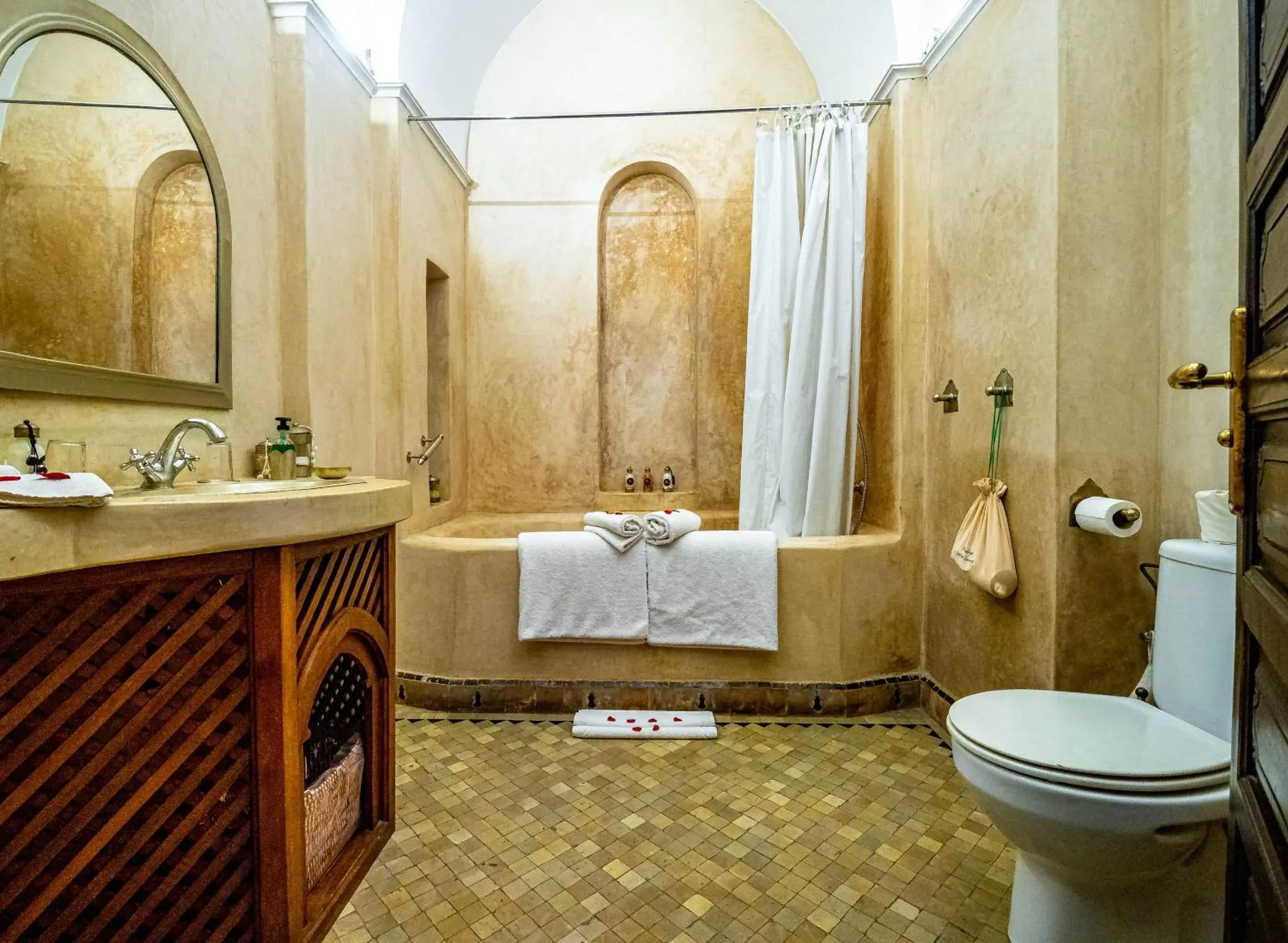 Bathroom in Dar Les Cigognes