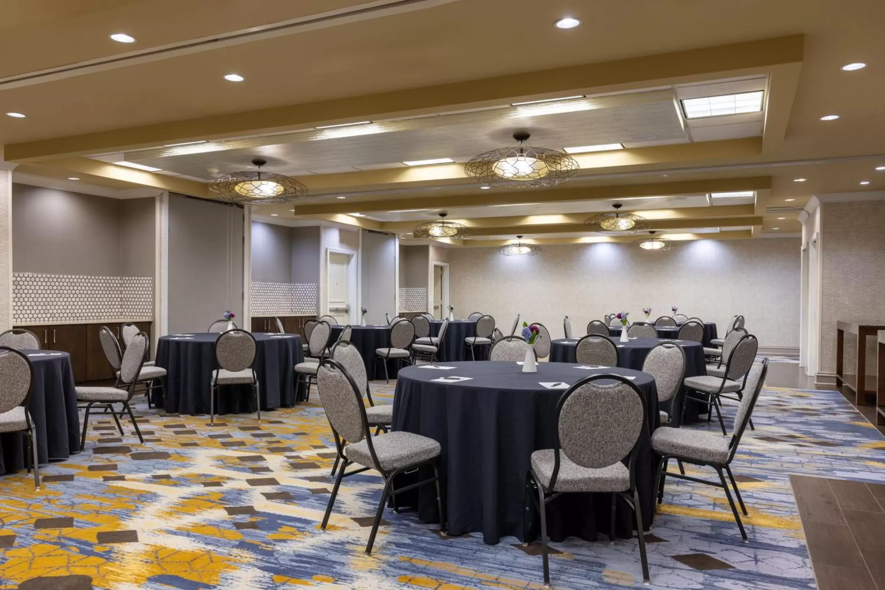 Meeting/conference room, Restaurant/Places to Eat in Sheraton Atlanta Perimeter North