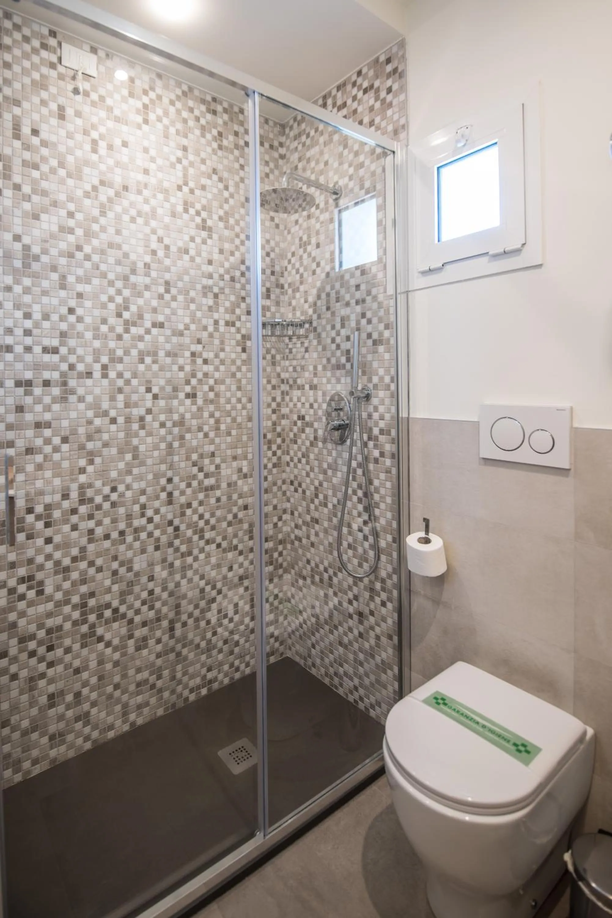 Shower in Hotel Touring