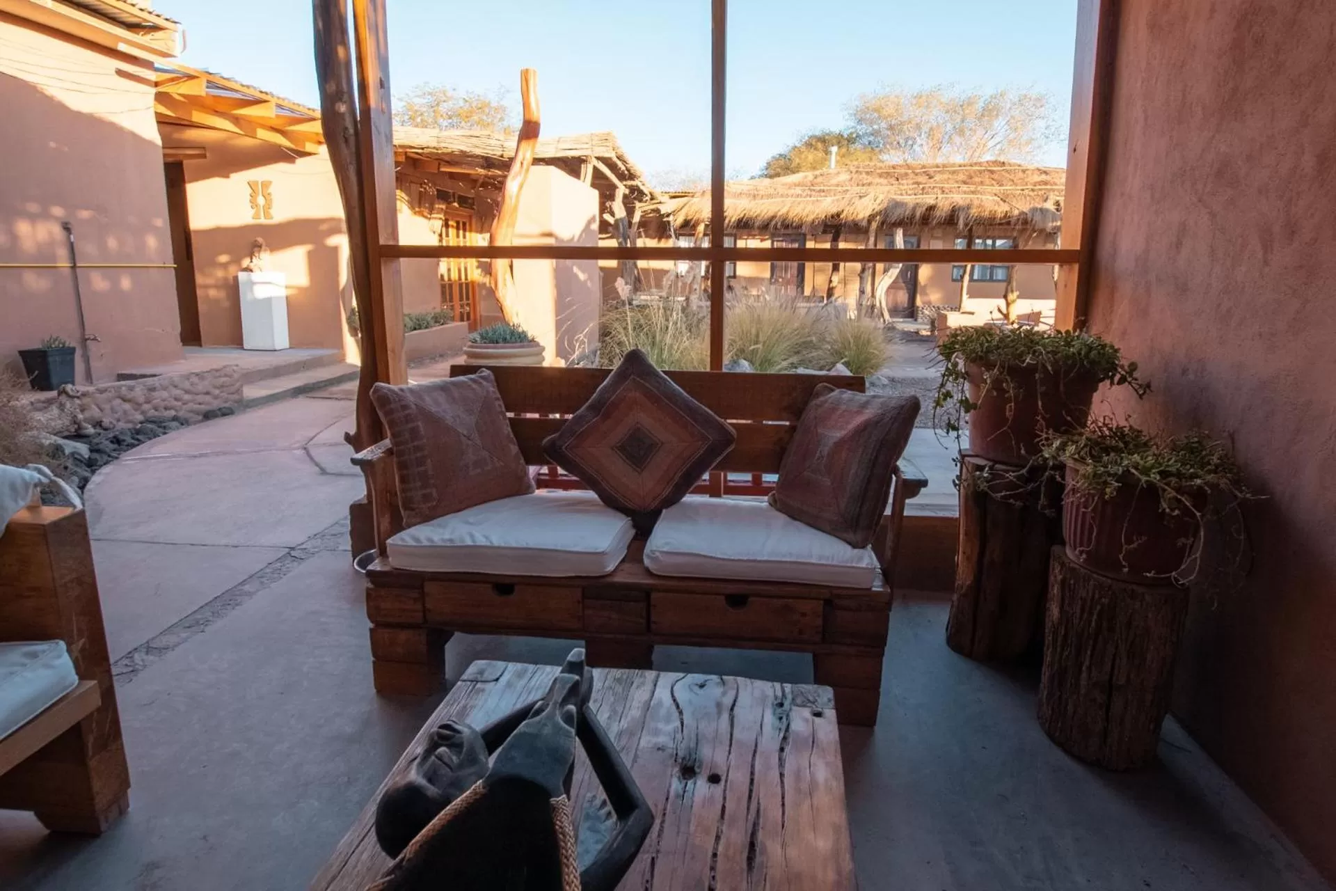 Patio in Hotel Pat'ta Hoiri