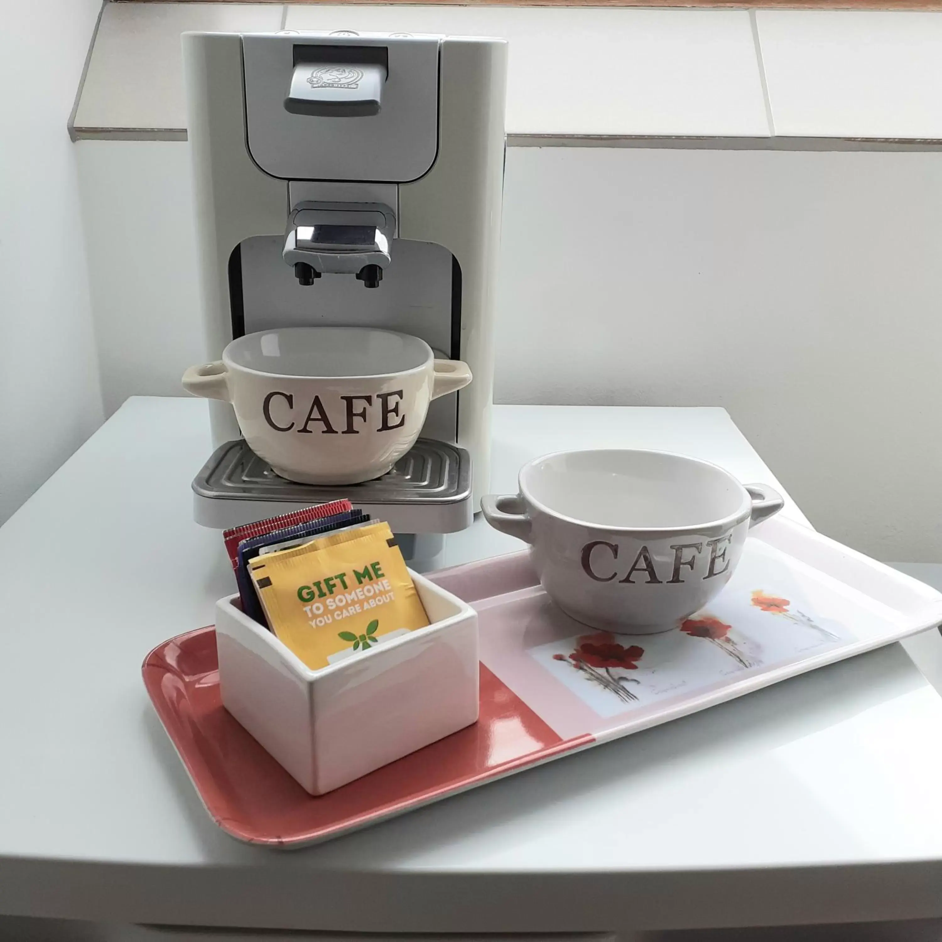 Coffee/tea facilities in Maison de la Loue"