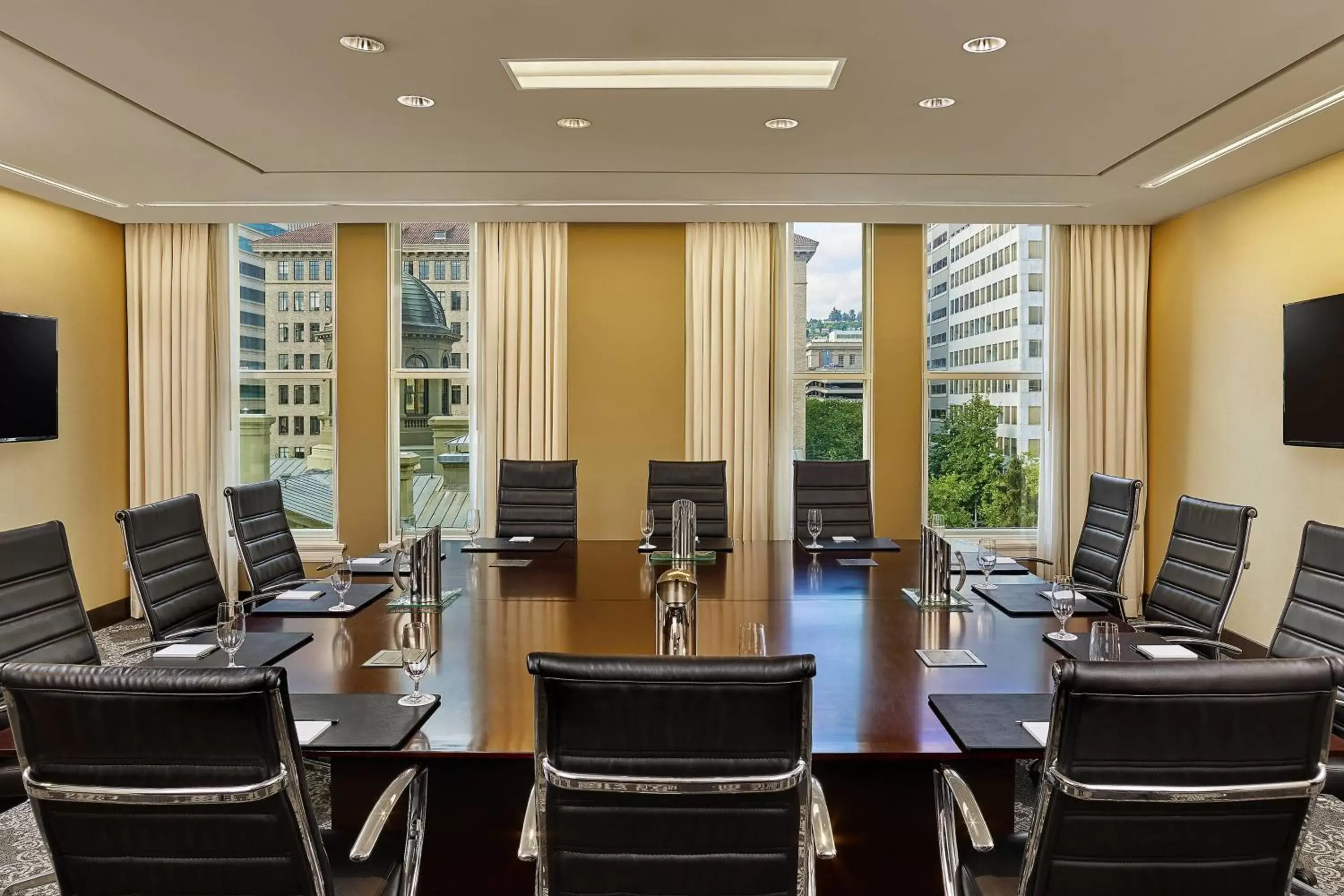 Meeting/conference room, Restaurant/Places to Eat in The Nines, a Luxury Collection Hotel, Portland