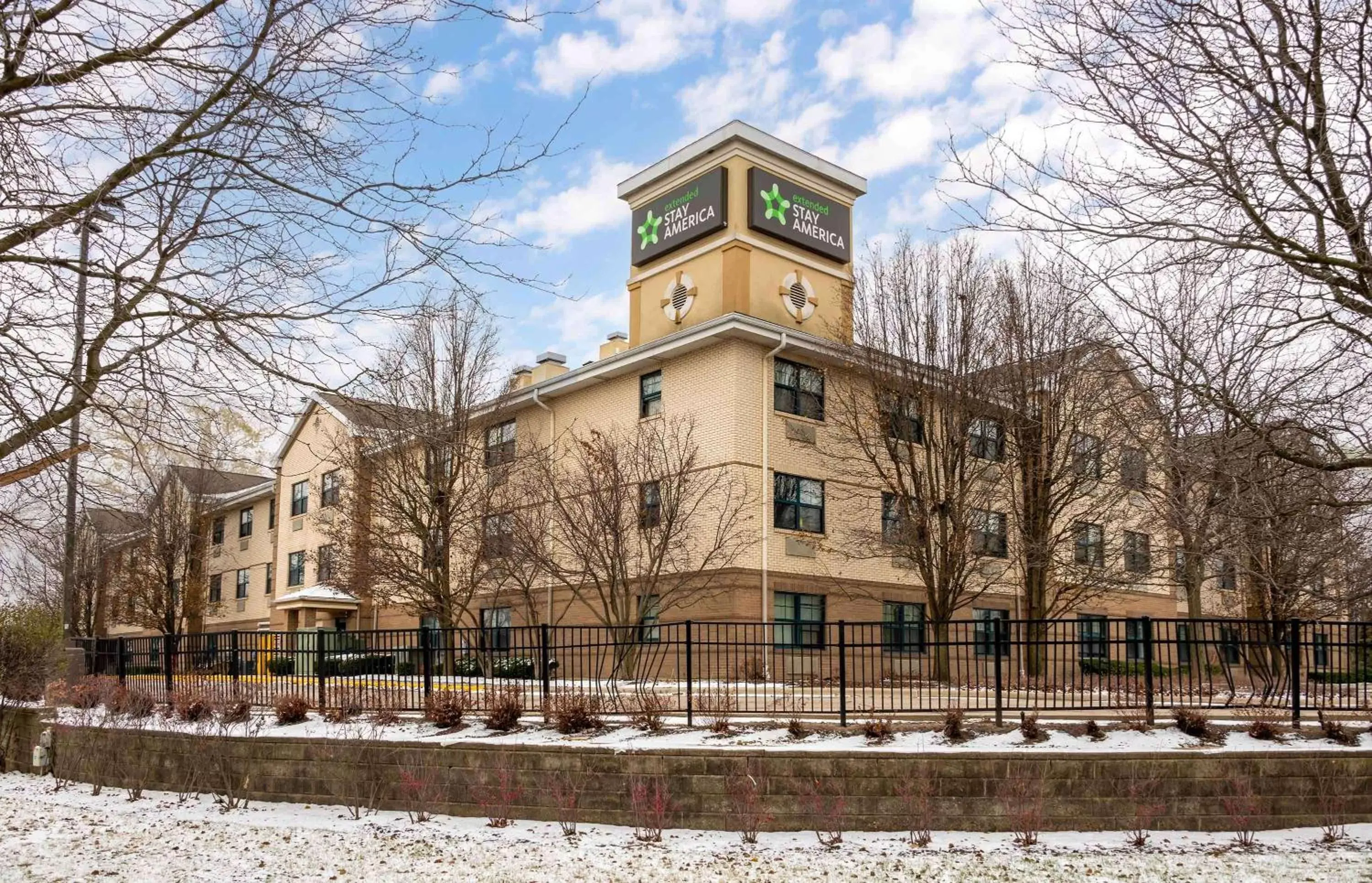 Property building, Winter in Extended Stay America Suites - Chicago - Schaumburg - I-90