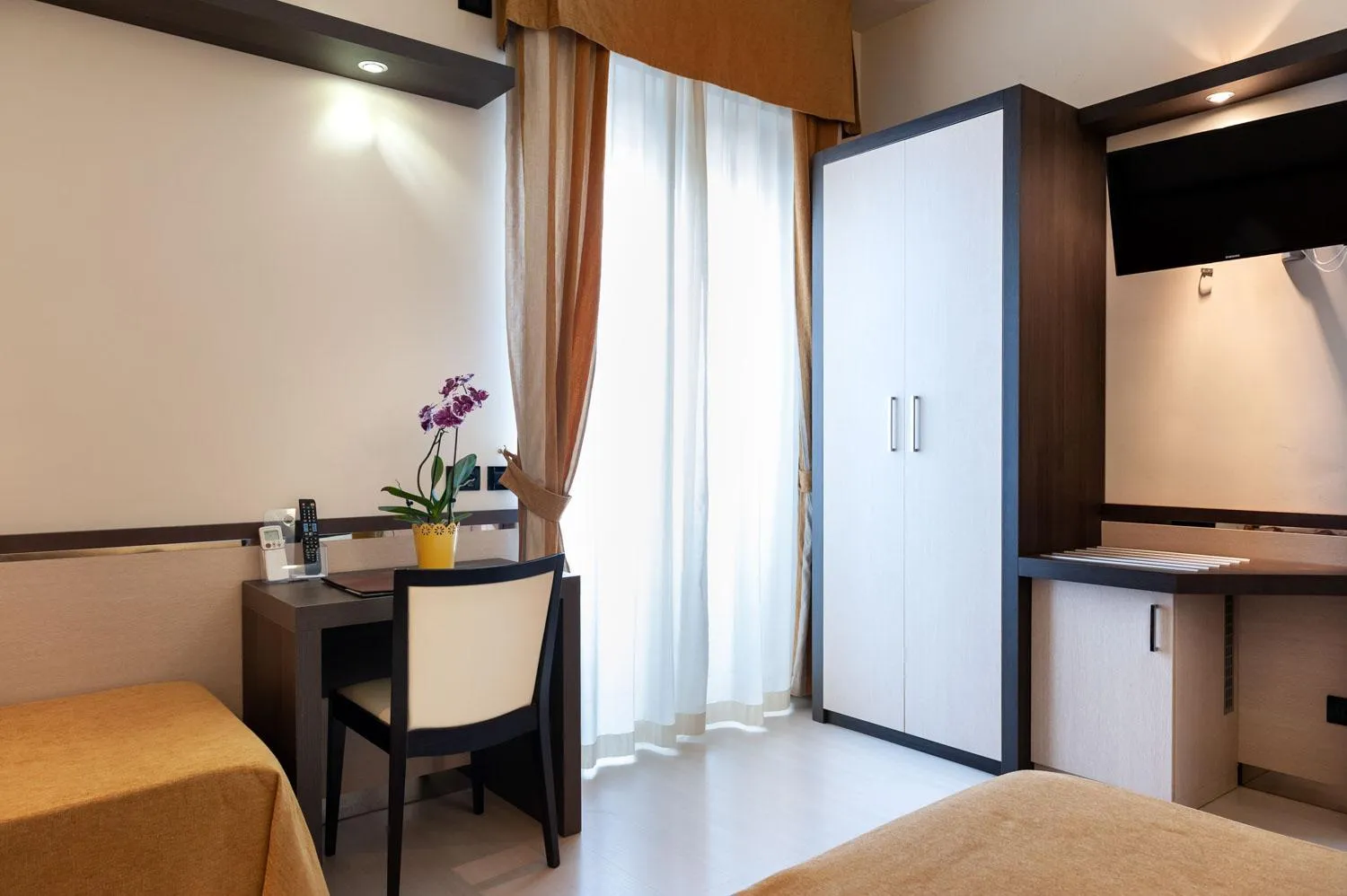 Day in Hotel Mondial