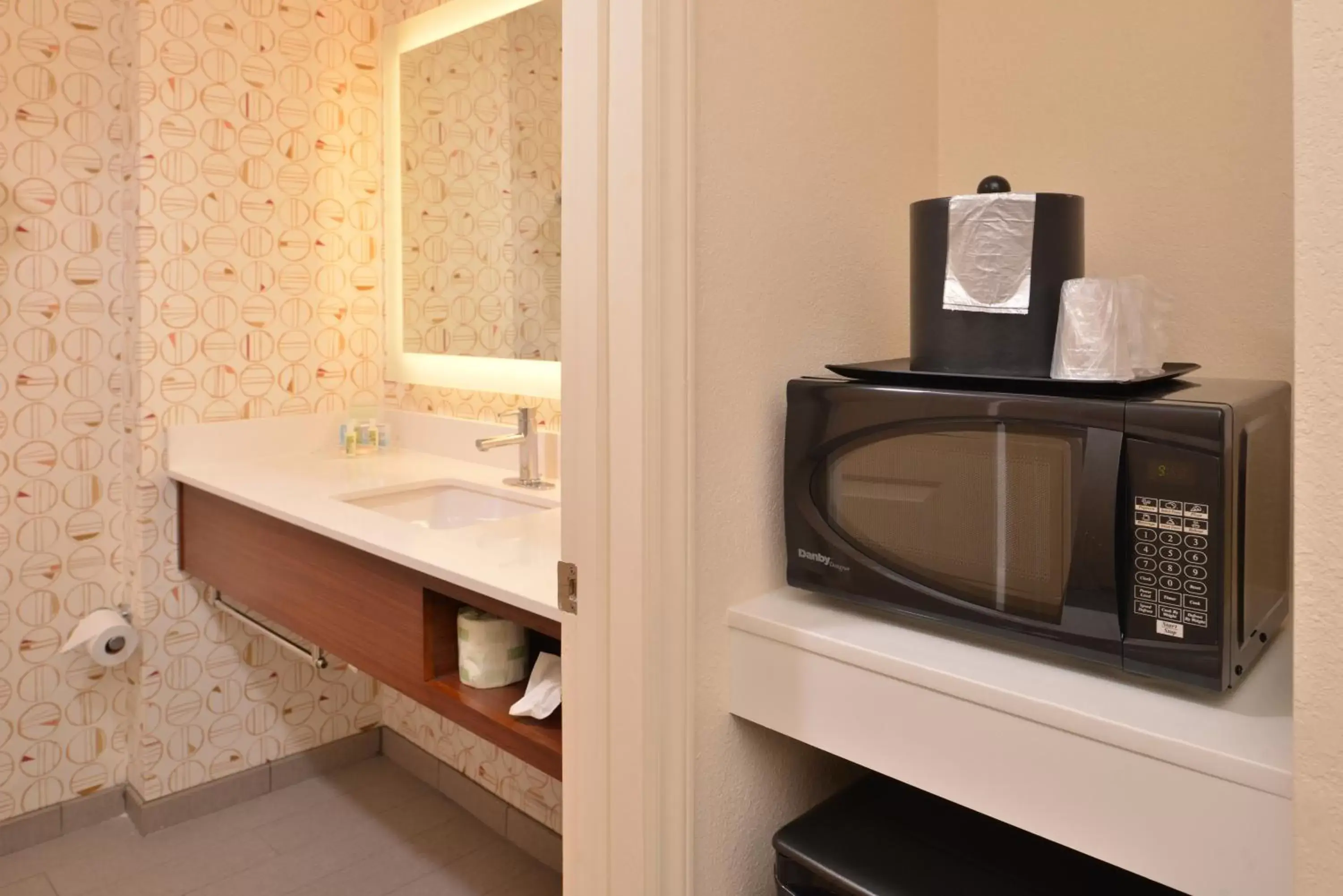 Photo of the whole room, Bathroom in Holiday Inn & Suites Raleigh Cary, an IHG Hotel