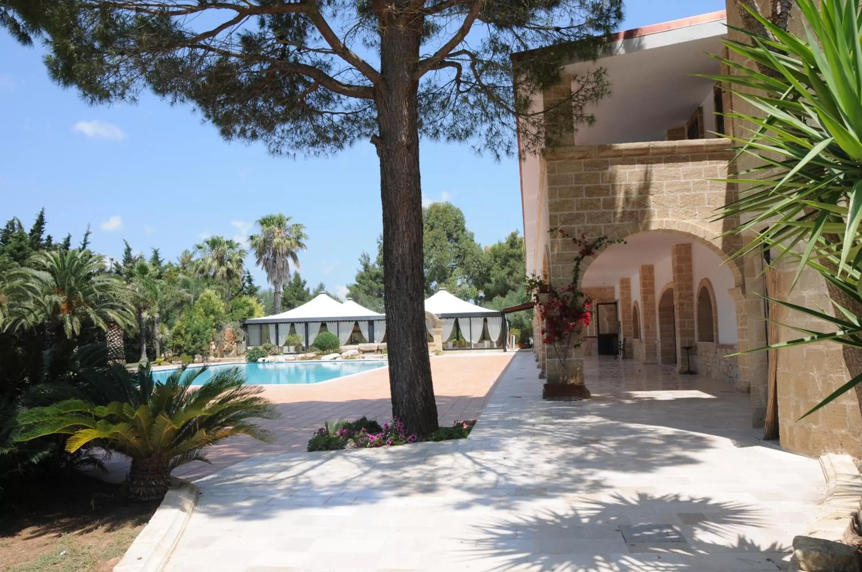 Decorative detail, Swimming Pool in Antica Masseria Martuccio