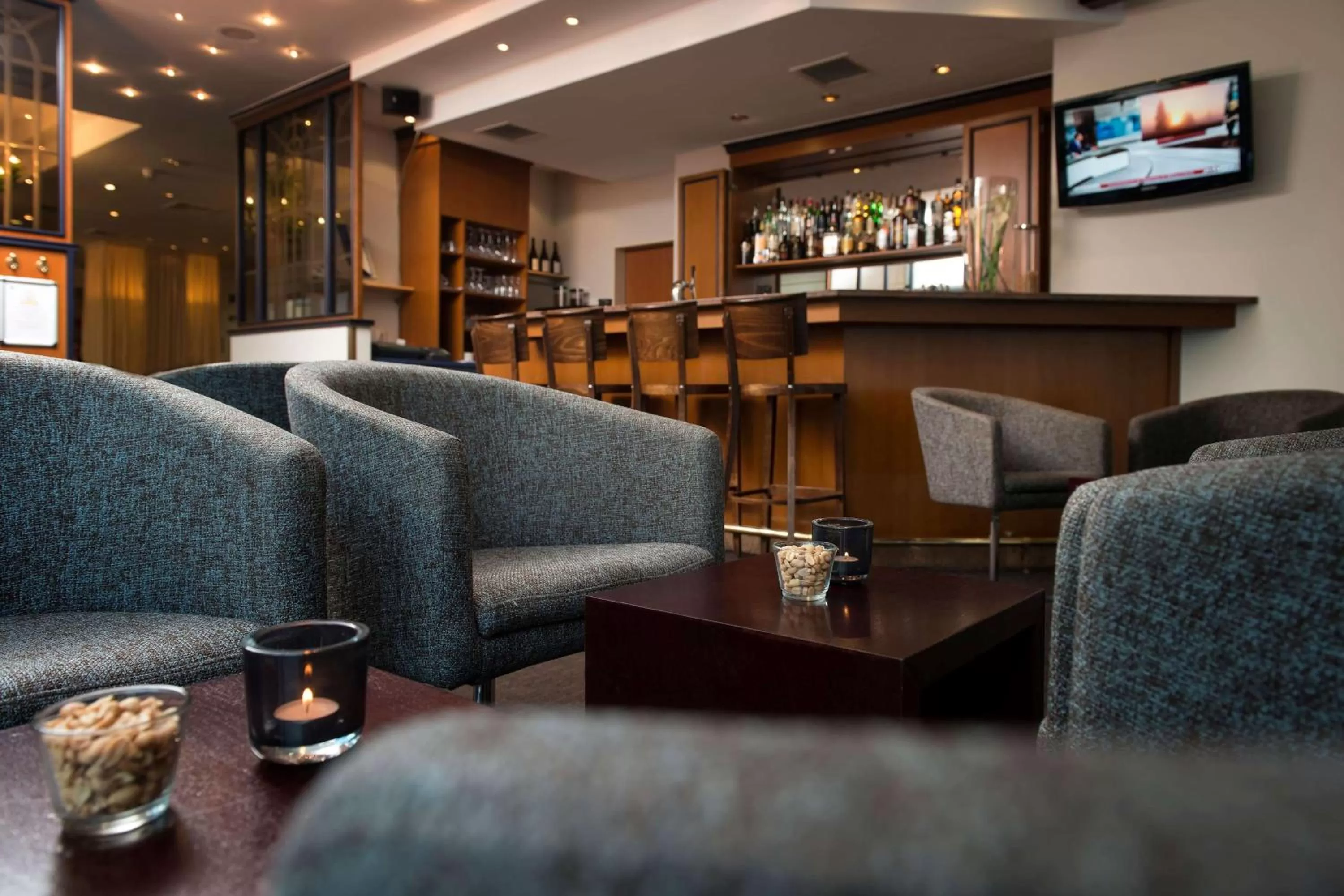 Lounge or bar in TRYP by Wyndham Köln City Centre