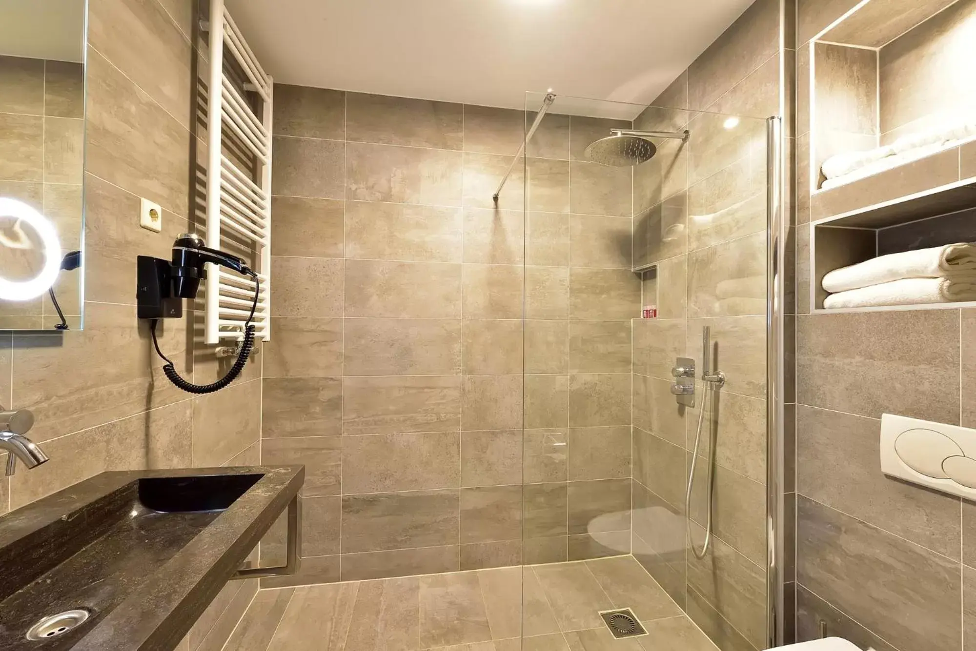 Shower, Bathroom in ART Hotel Rotterdam