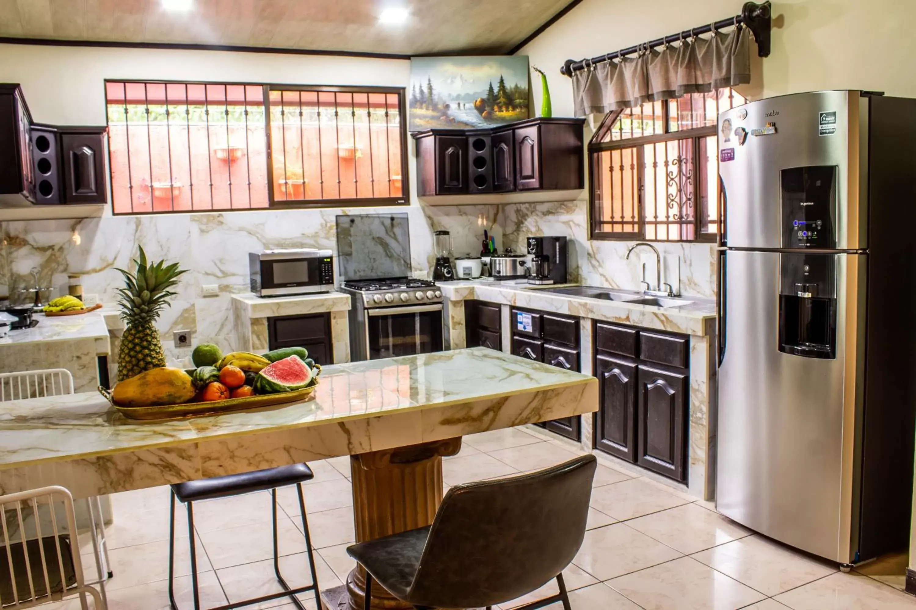 Coffee/tea facilities, Kitchen/Kitchenette in Tico House Bed & Breakfast