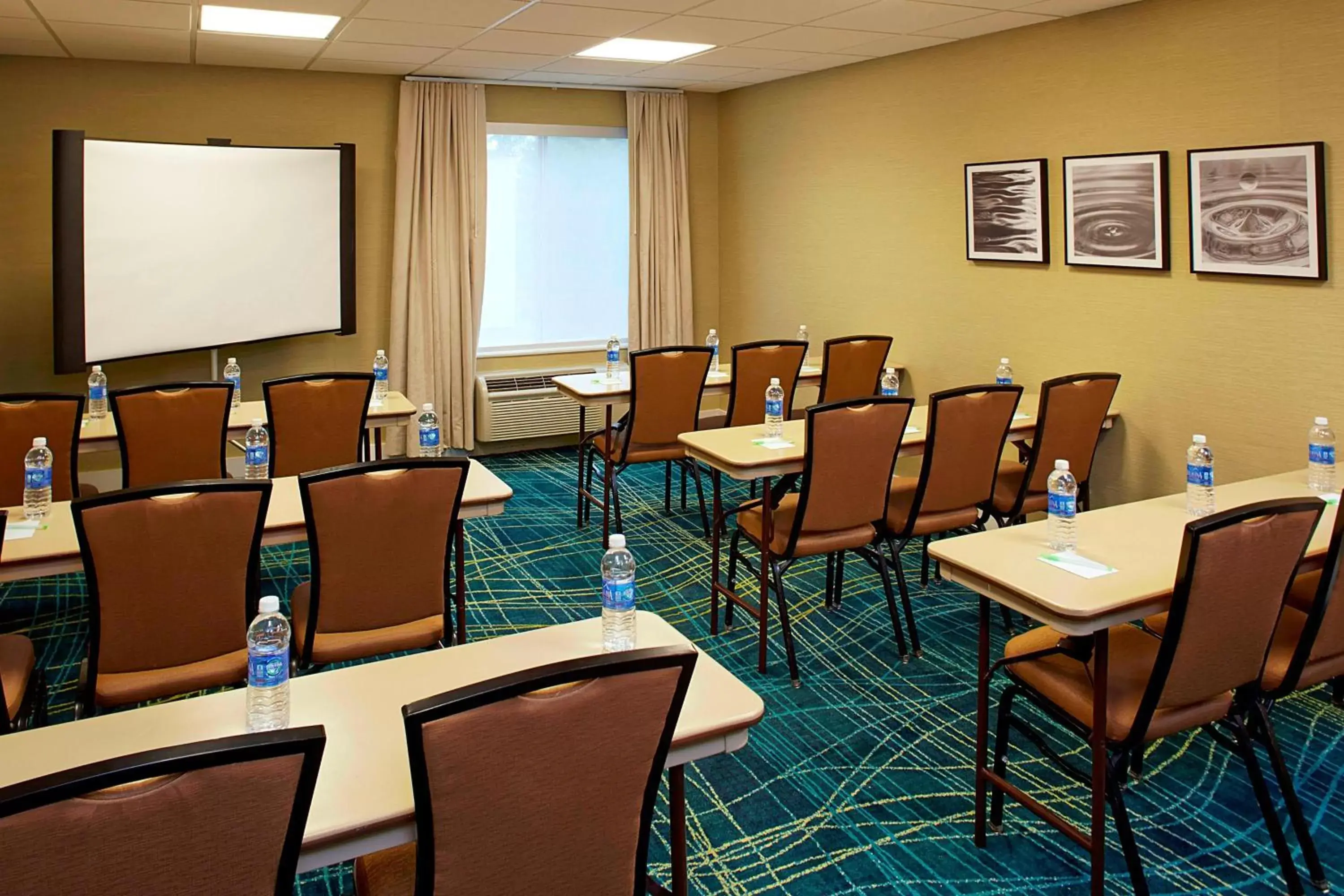 Meeting/conference room in SpringHill Suites by Marriott Atlanta Six Flags