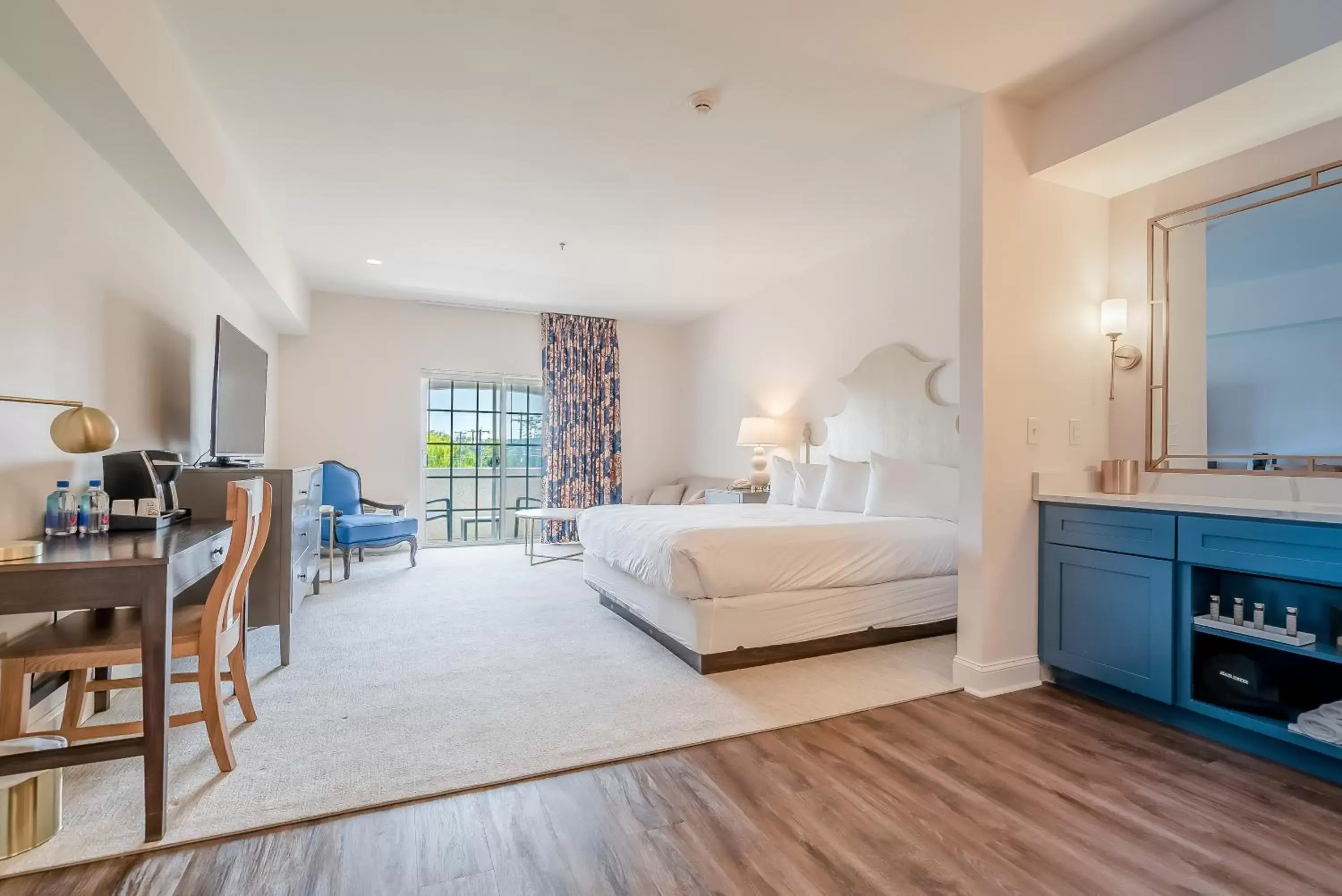 Superior King Room in Chateau Renault Superior King Room in Chateau Renault