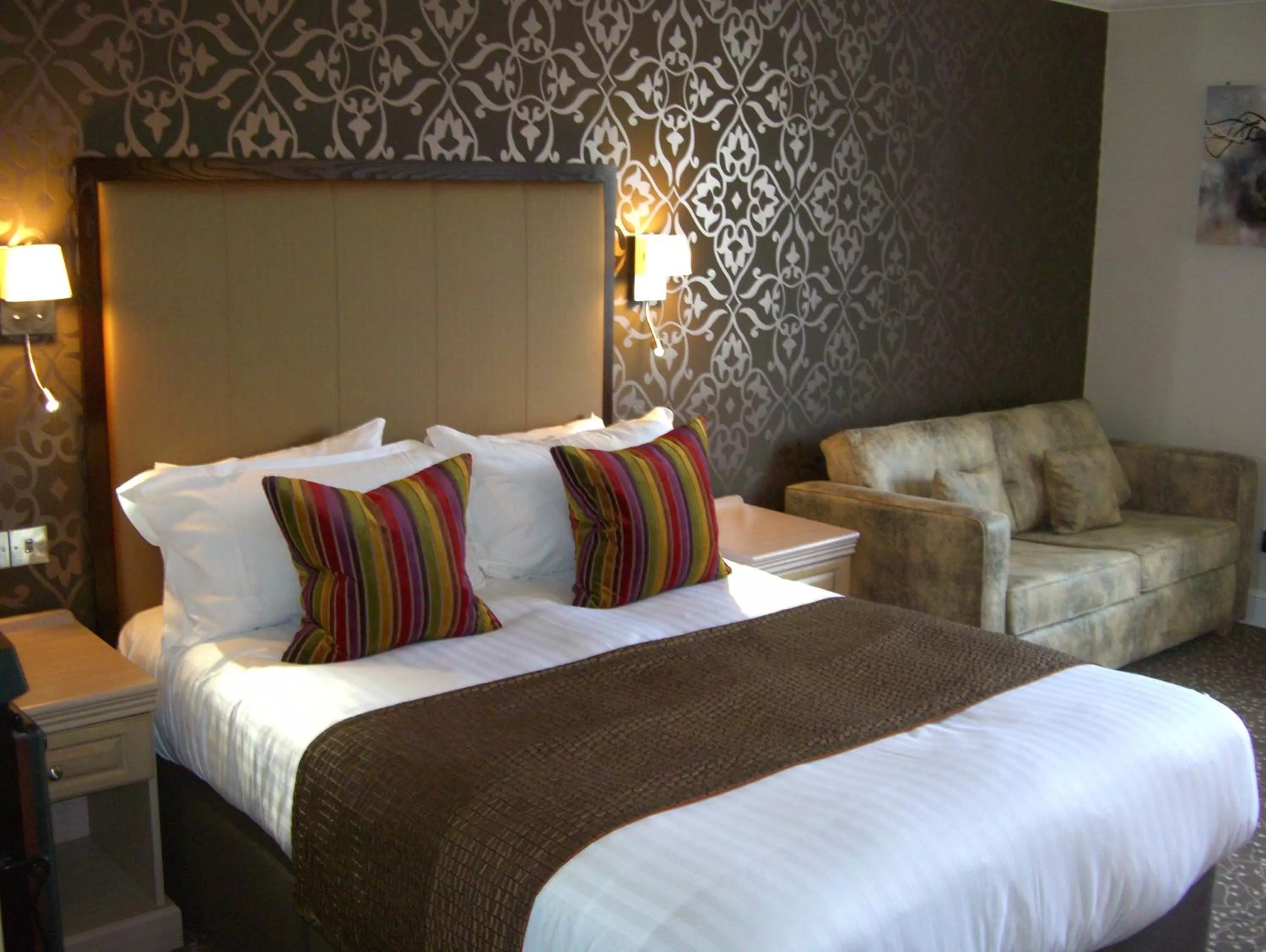 Bedroom, Bed in Ivy Hill Hotel, Sure Hotel Collection by Best Western