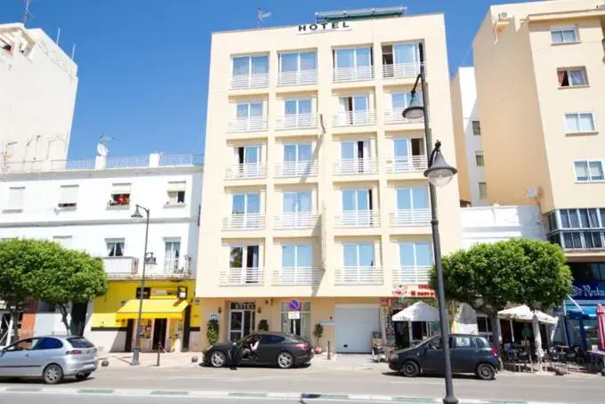 Property Building in Hotel Mediterráneo