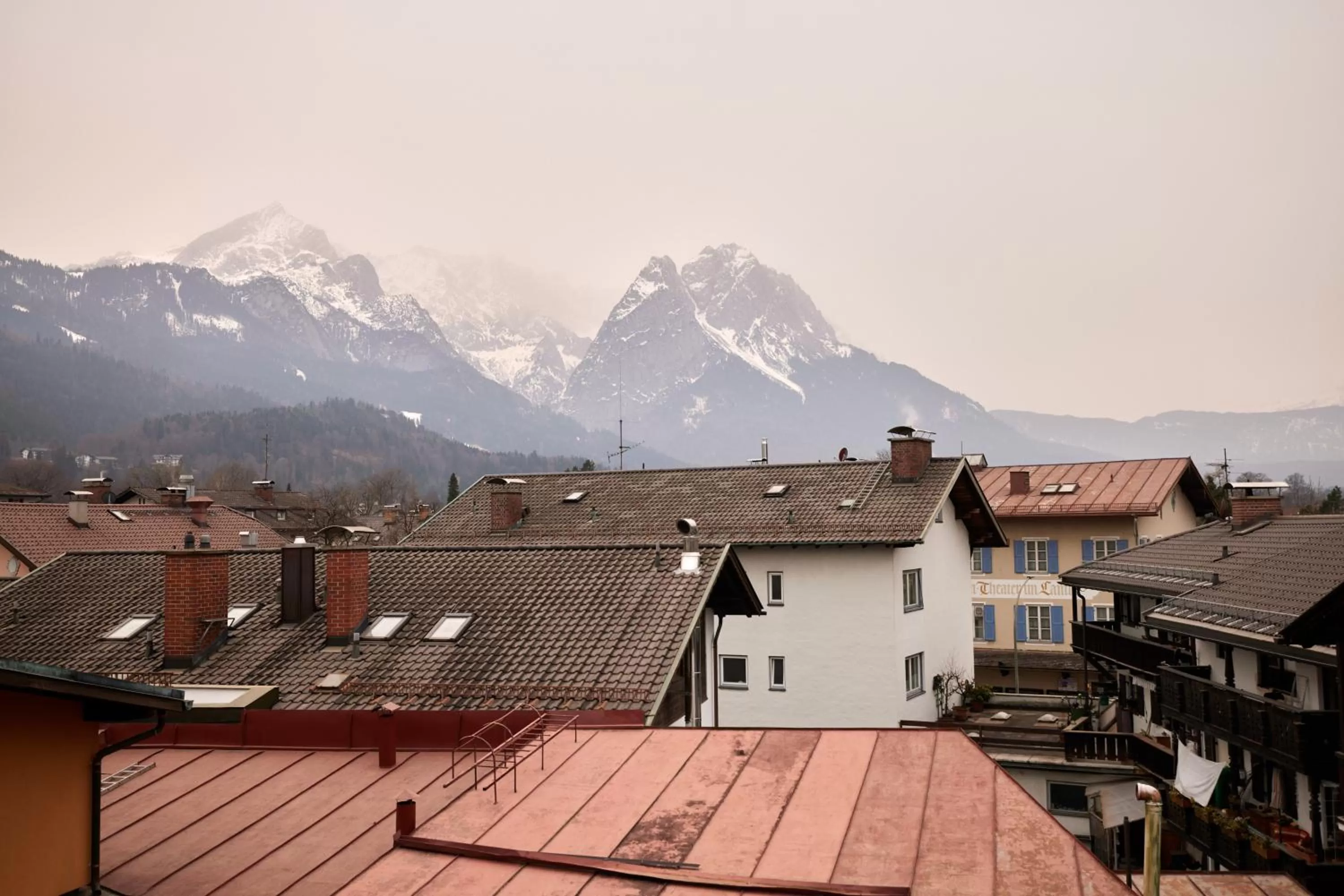Neighbourhood, Mountain View in Atlas Posthotel