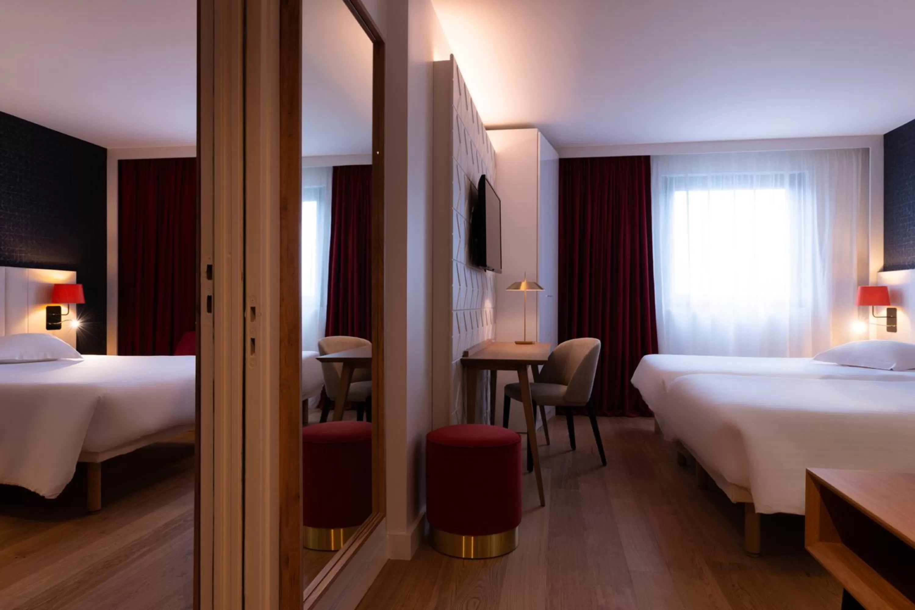 Bedroom, Bed in L'Amirauté Brest