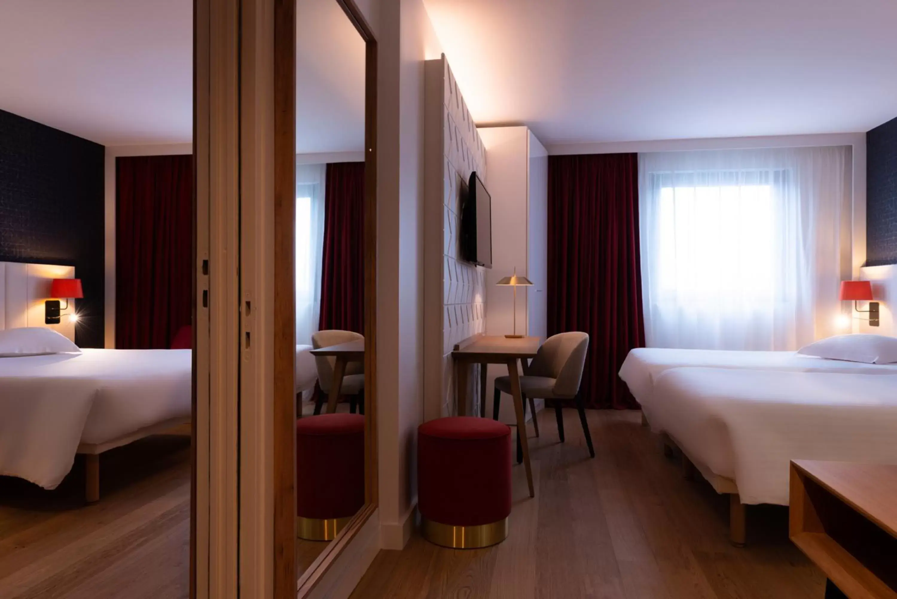 Bedroom, Bed in L'Amirauté Brest Bedroom, Bed in L'Amirauté Brest