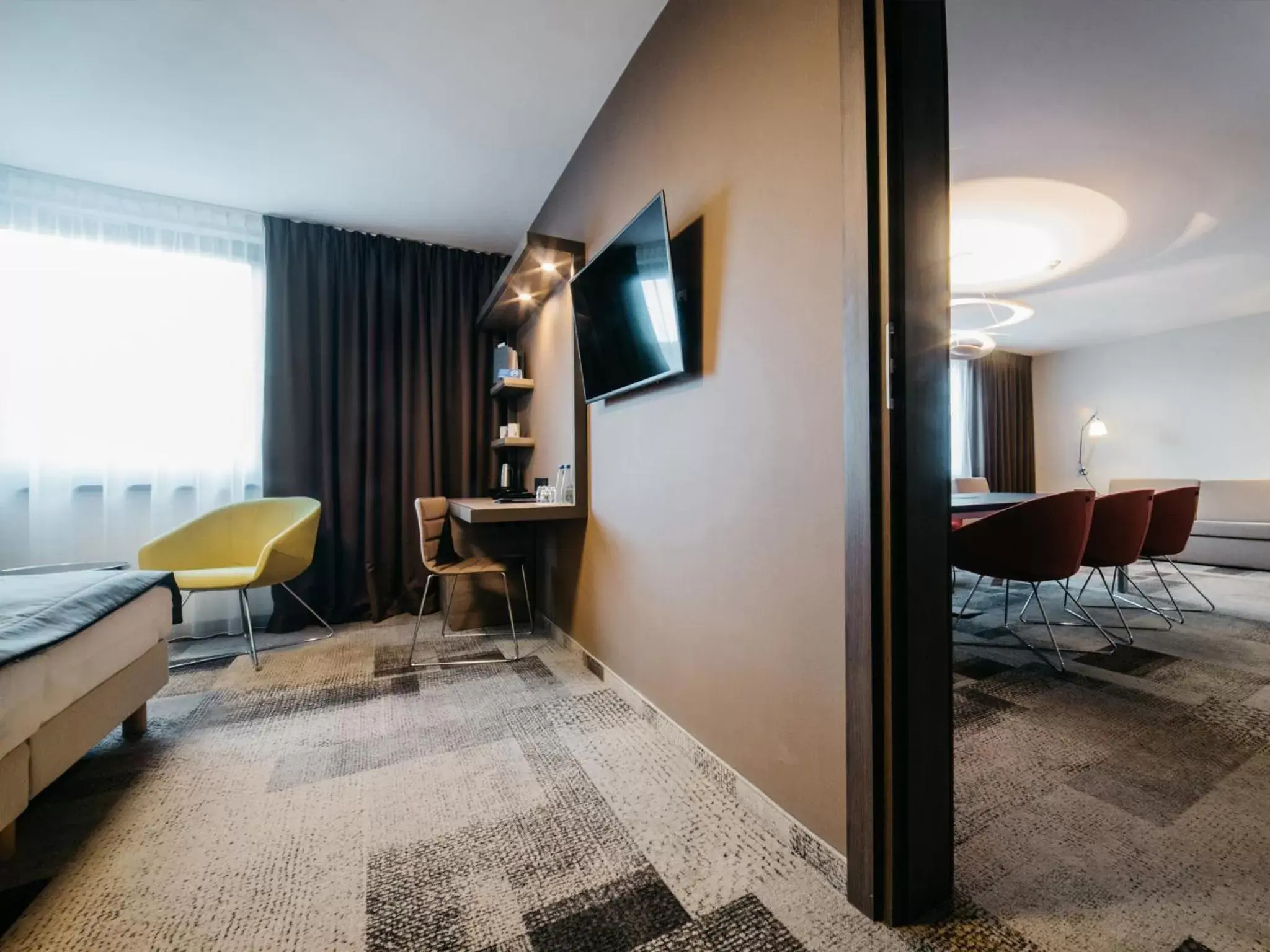 Living room, TV/Entertainment Center in Q Hotel Plus Katowice