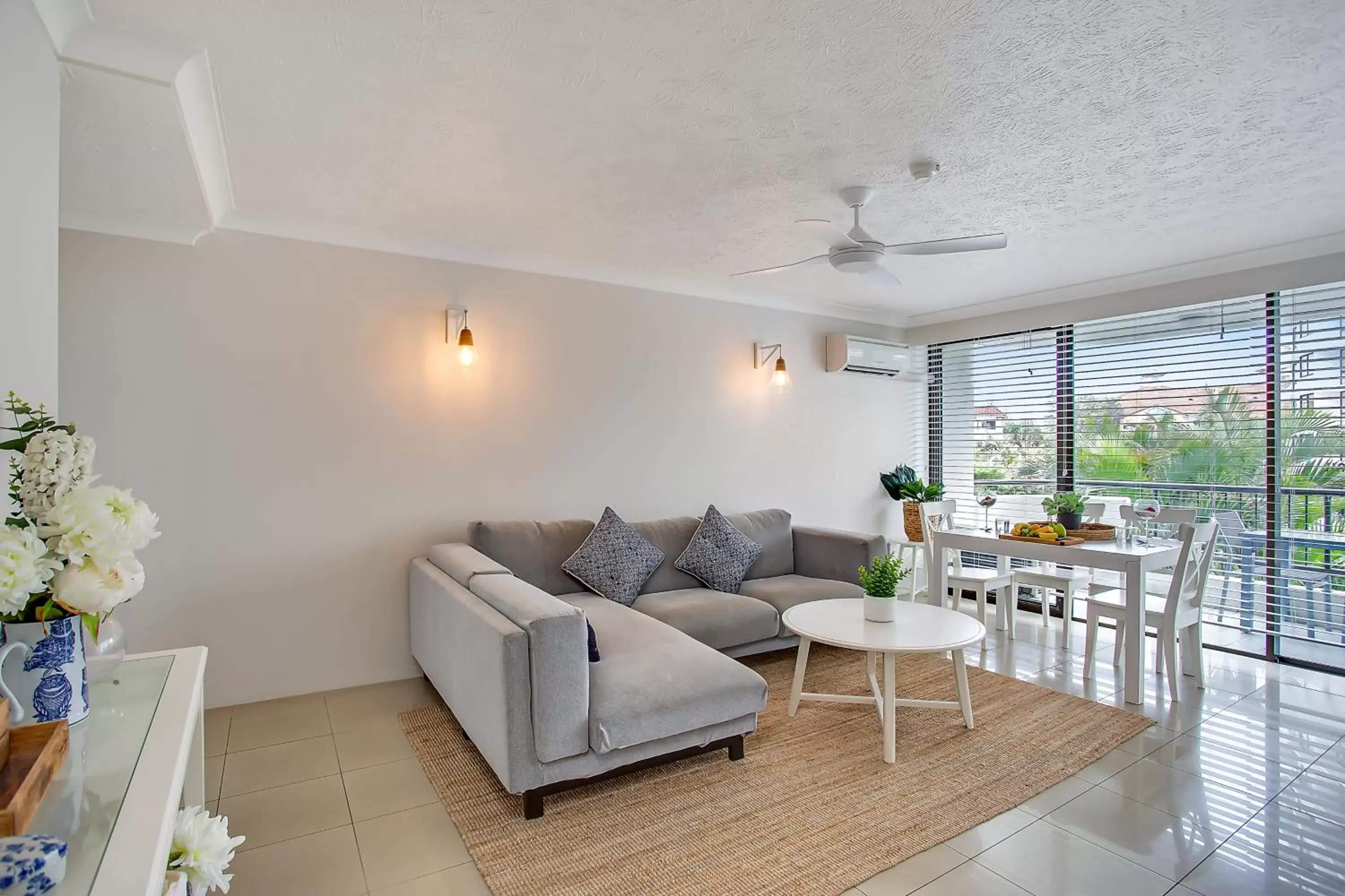 Balcony/Terrace, Seating Area in Broadbeach Pacific Resort