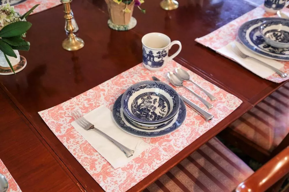 Coffee/tea facilities in Compass Rose Inn