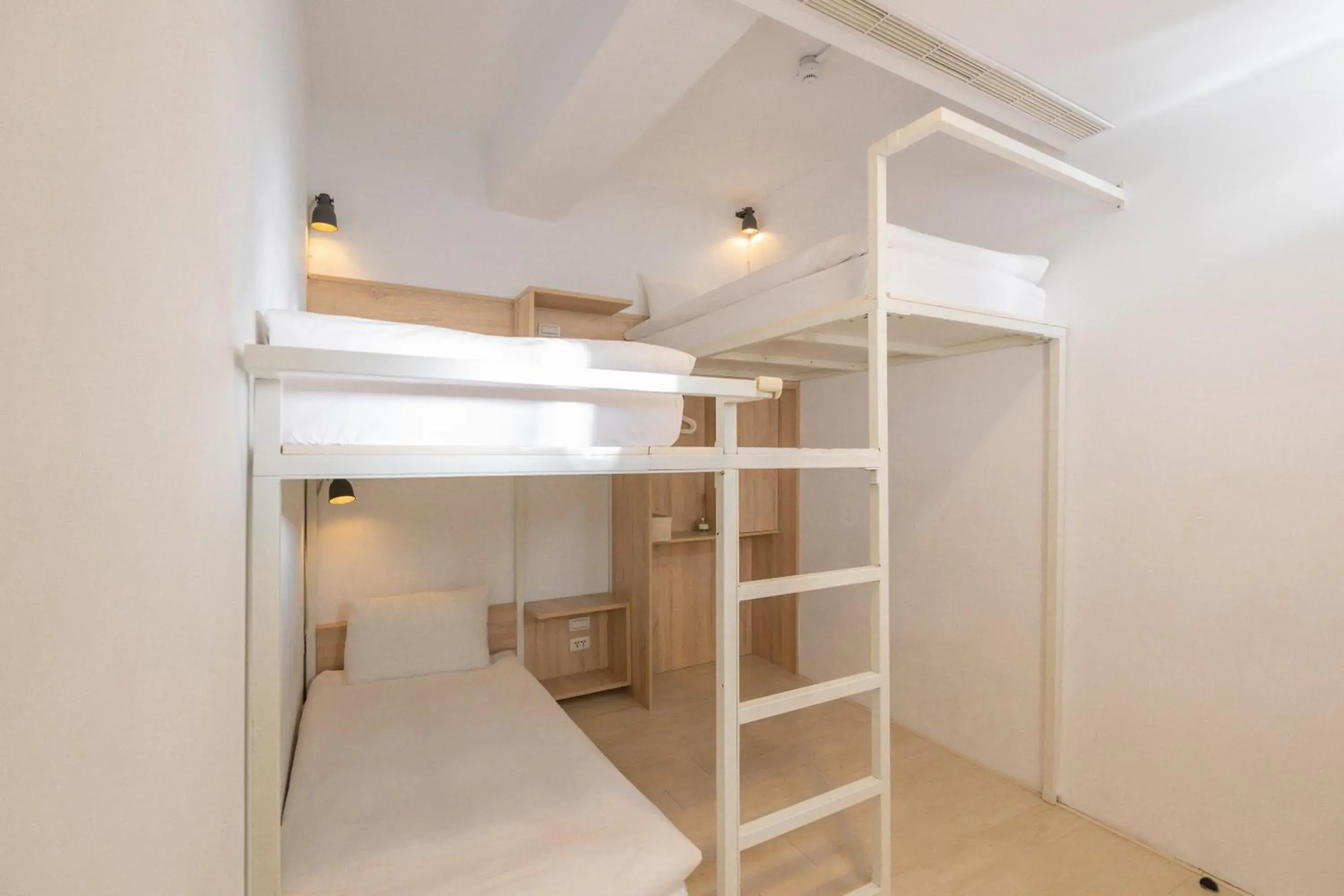 Standard Triple Room with Private Bathroom - single occupancy in OwlStay Flip Flop Hostel - Garden Standard Triple Room with Private Bathroom - single occupancy in OwlStay Flip Flop Hostel - Garden