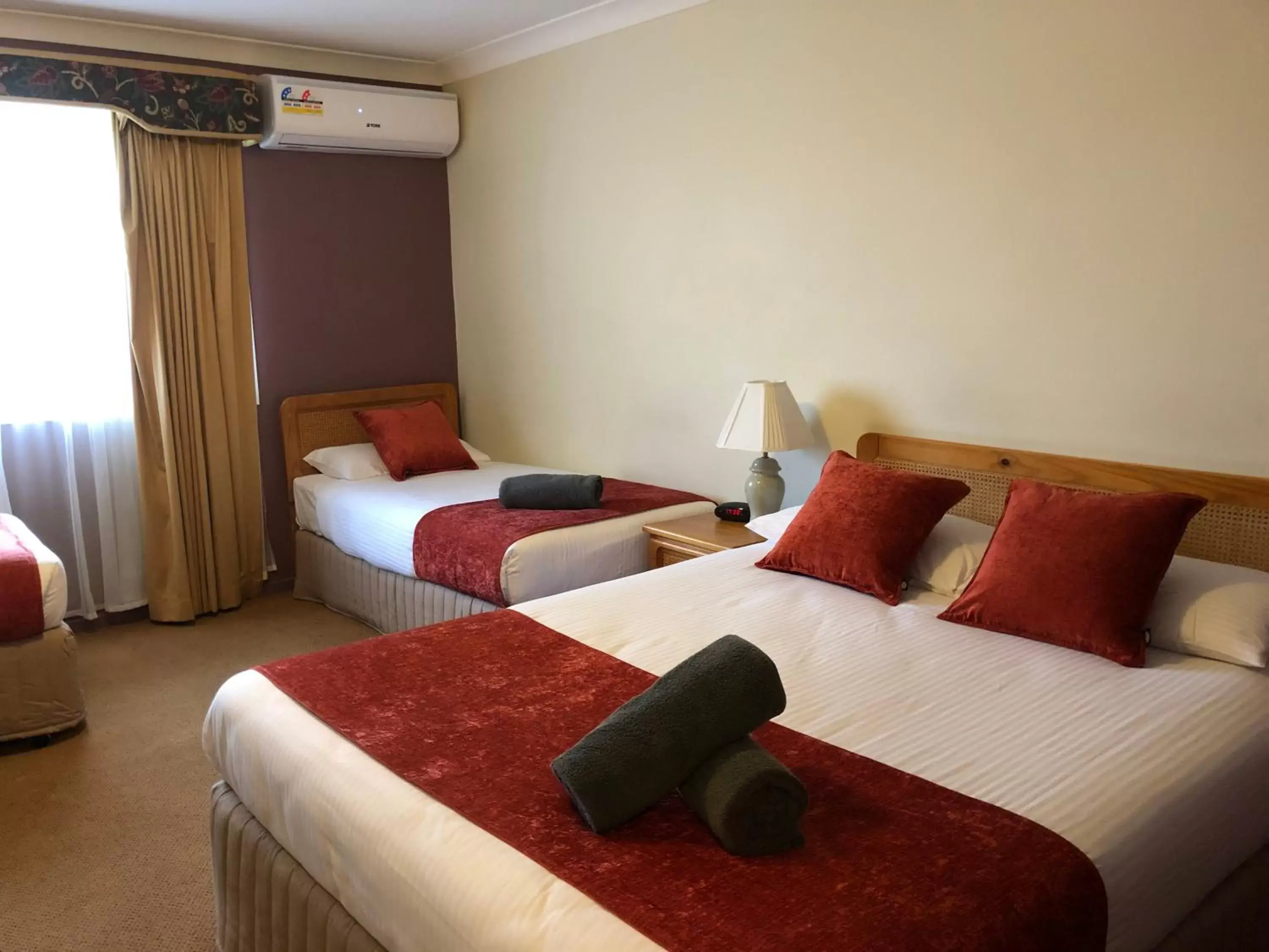 Bed in Highlands Motor Inn