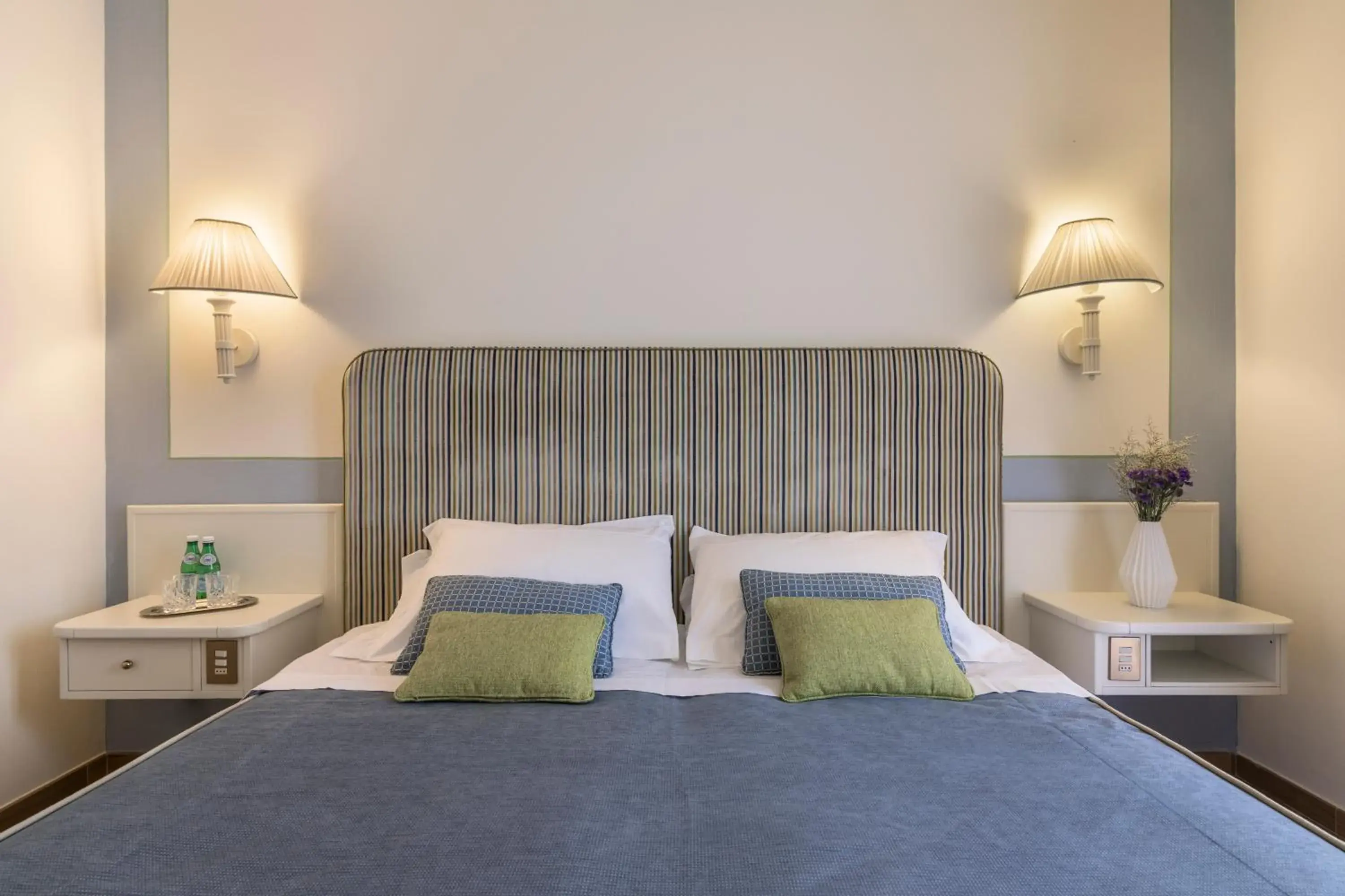 Bedroom, Bed in Relais Santa Chiara Hotel