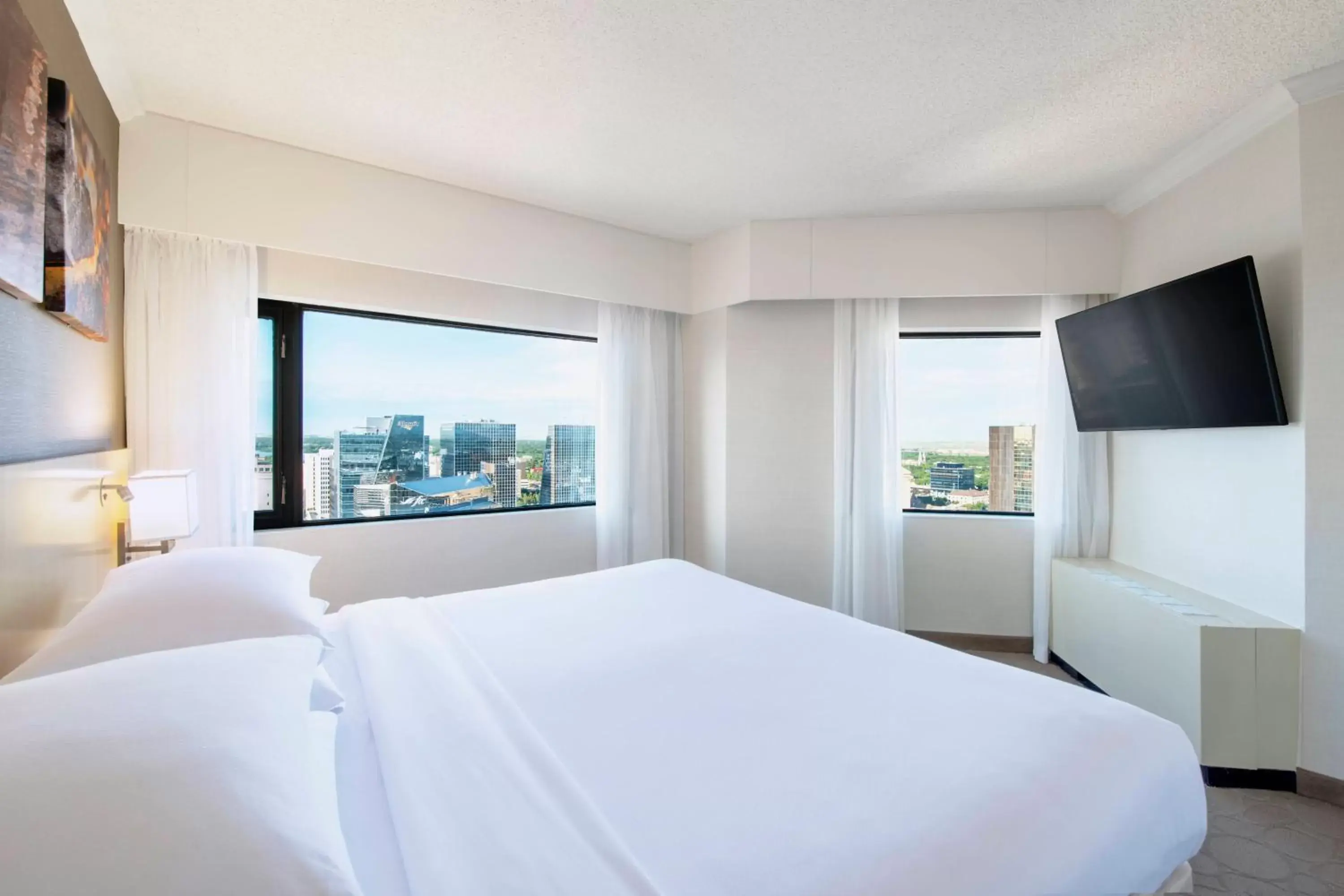 Bedroom, Bed in Delta Hotels by Marriott Regina