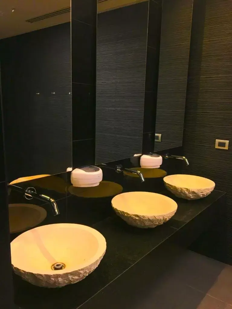 Bathroom in Icon Hotel