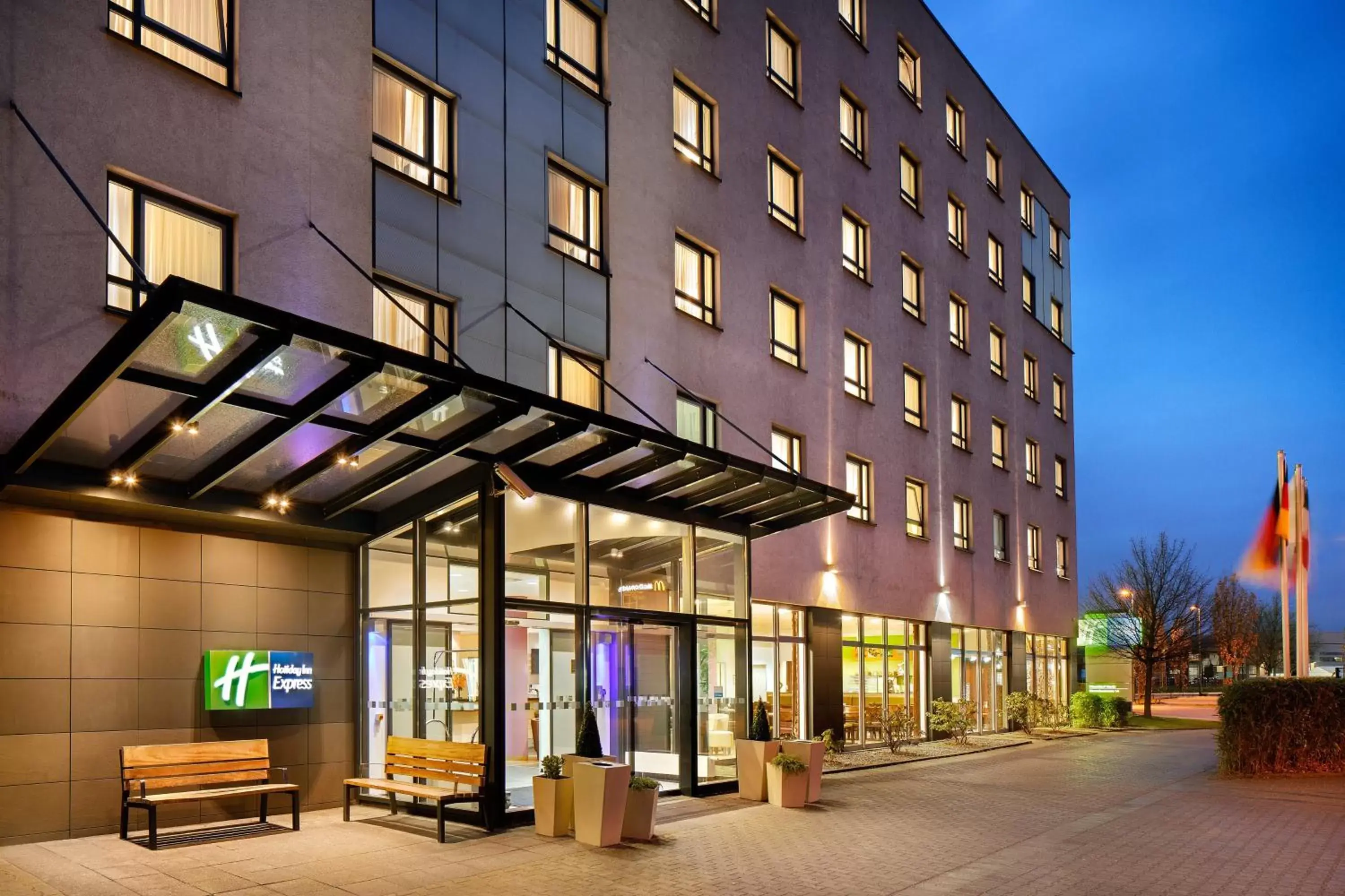 Property Building in Holiday Inn Express Duesseldorf City Nord, an IHG Hotel