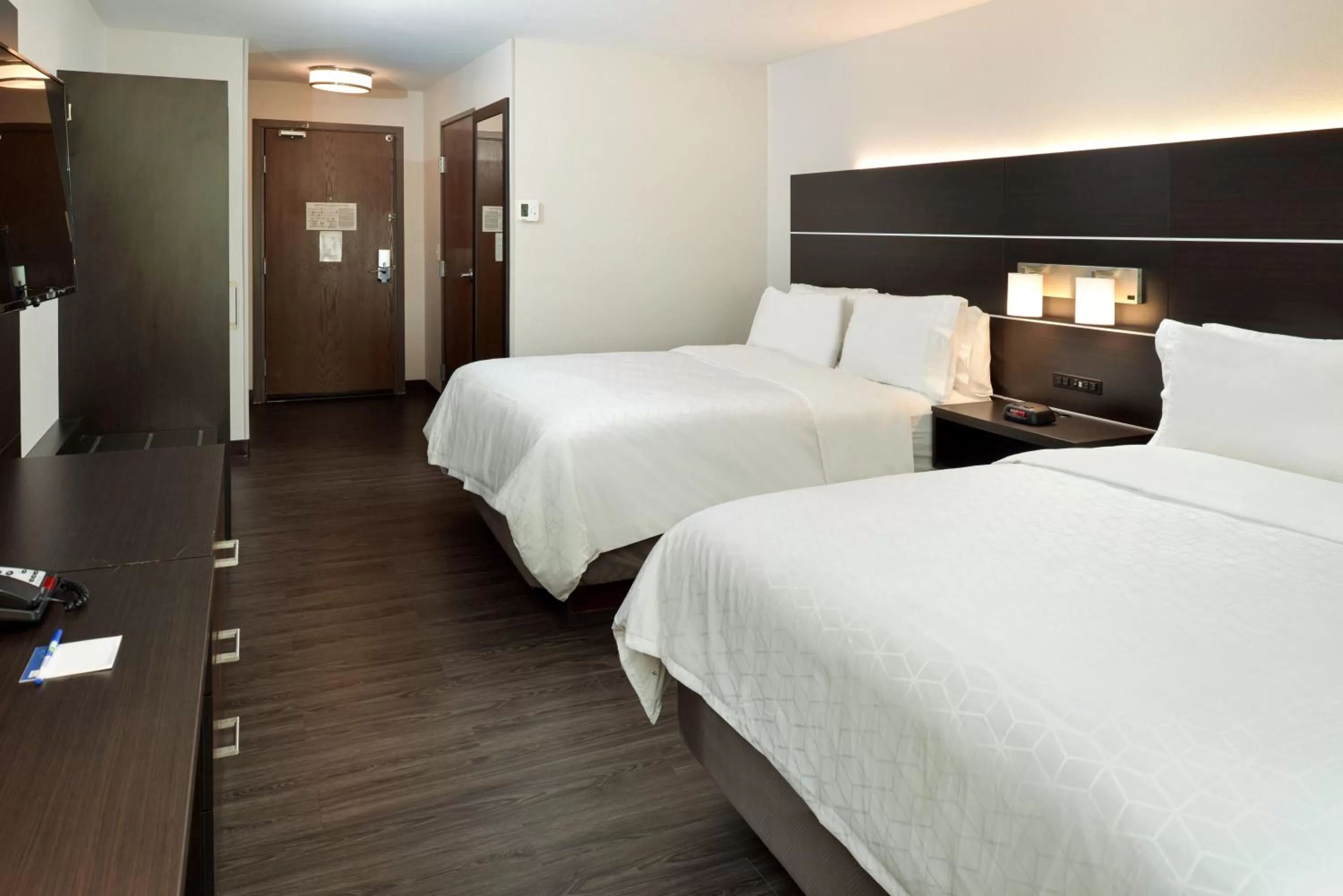 Photo of the whole room, Bed in Holiday Inn Express & Suites Pueblo by IHG