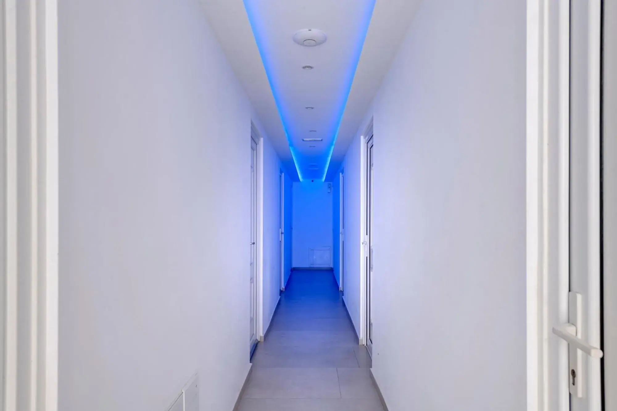 Property building in Makis Place Property building in Makis Place