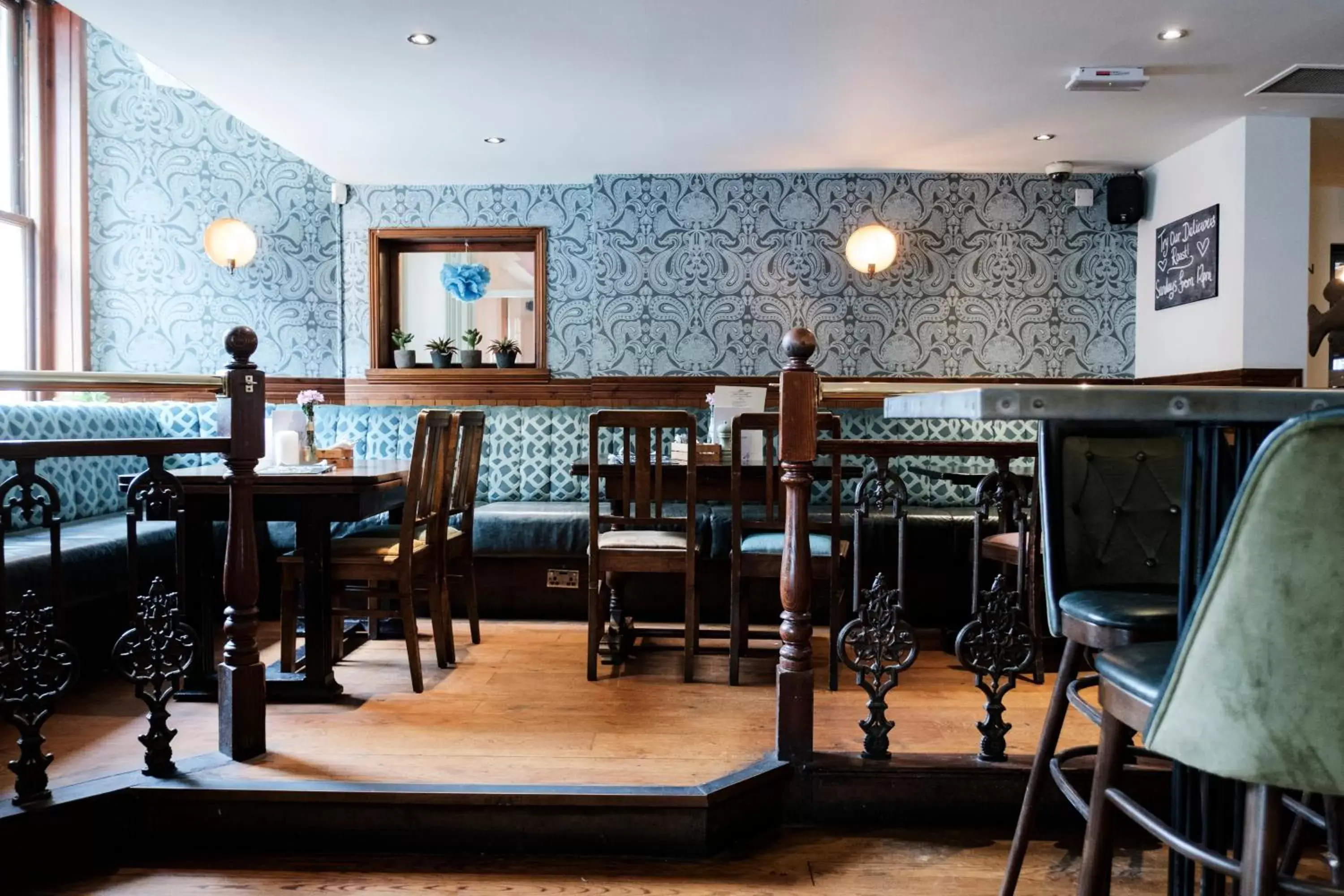 Restaurant/Places to Eat in The Drayton Court Hotel