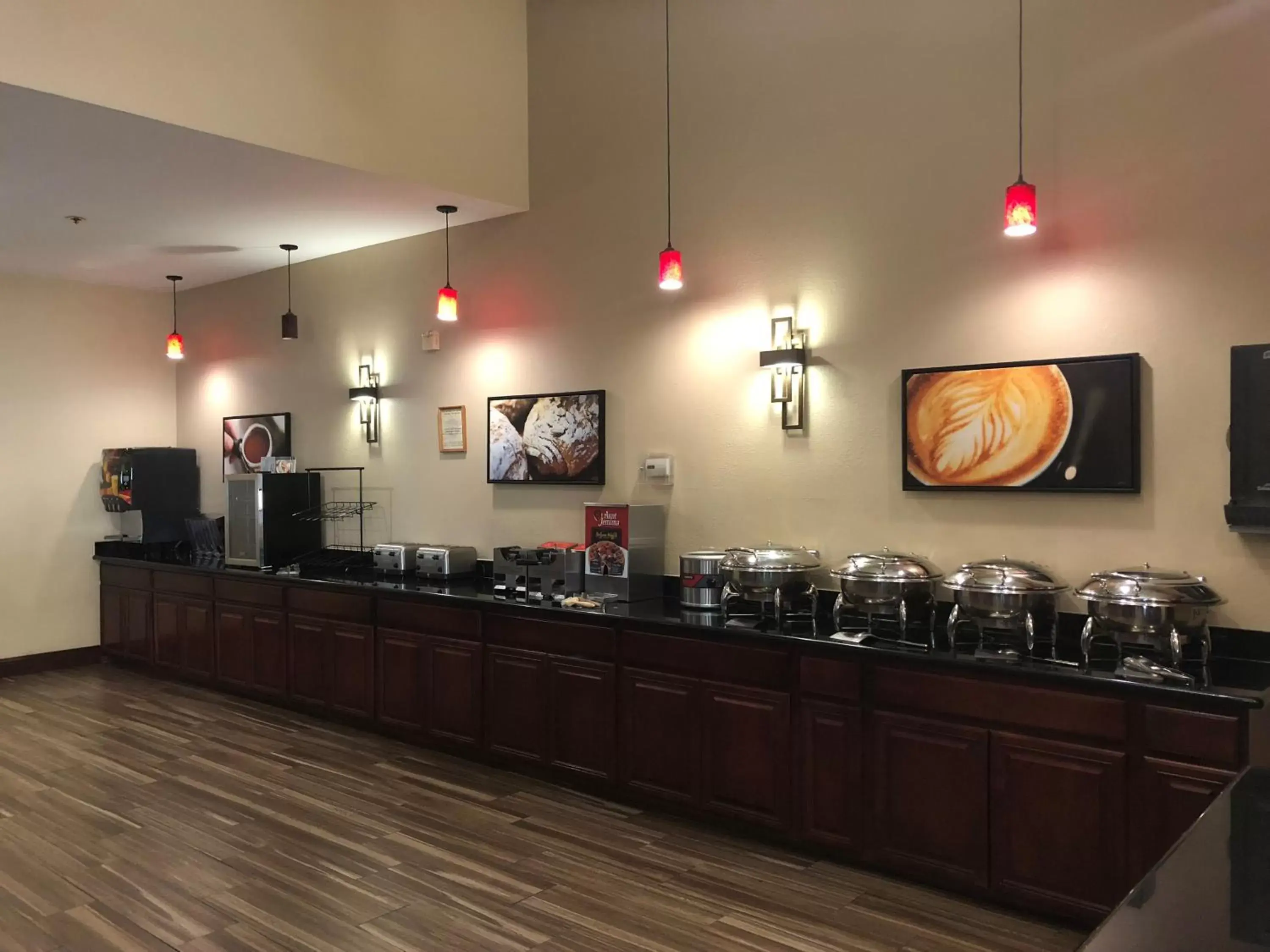 Buffet breakfast, Restaurant/Places to Eat in Best Western Plus Heritage Inn