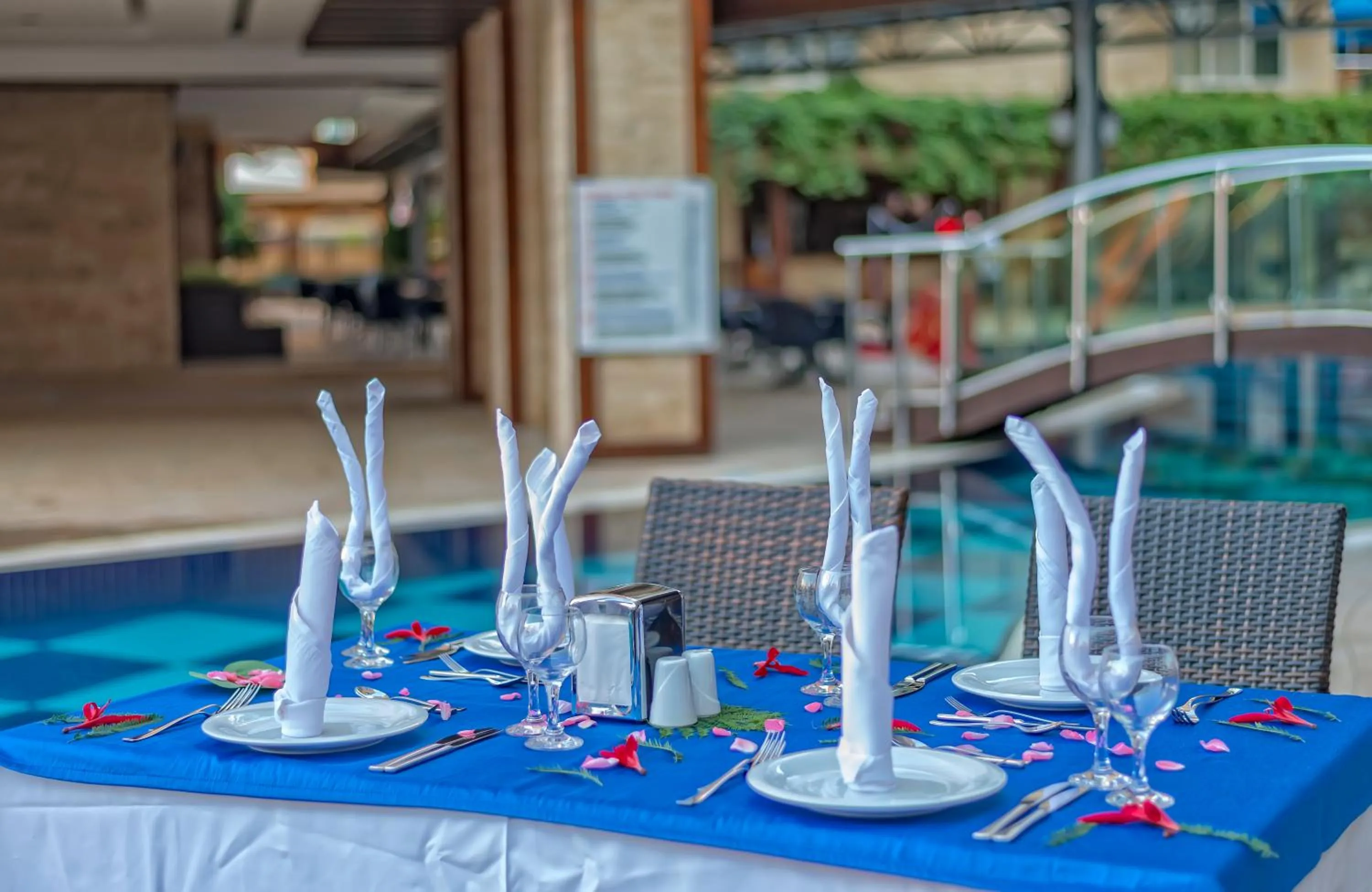 Restaurant/places to eat in Tac Premier Hotel & Spa