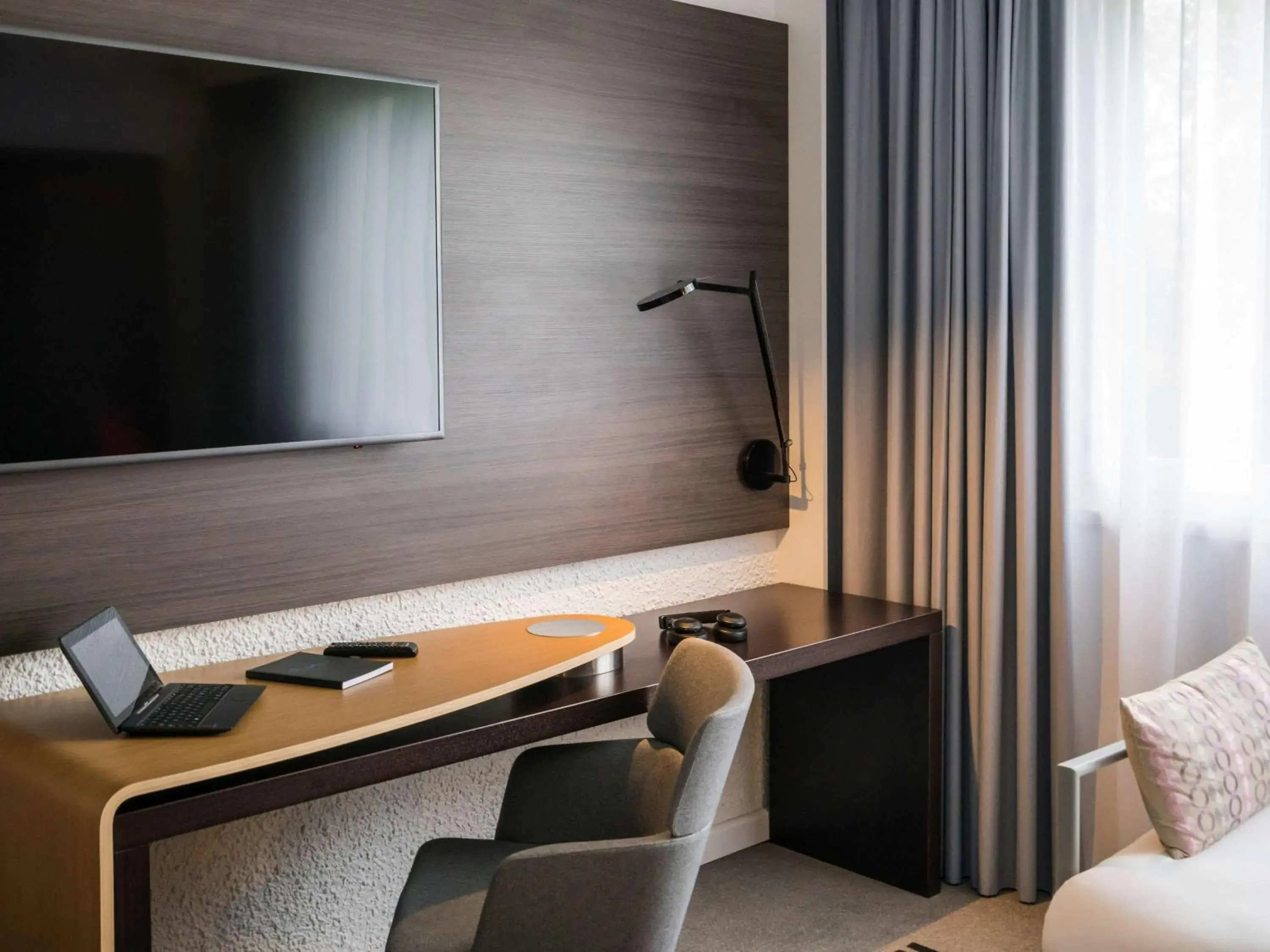Photo of the whole room, TV/Entertainment Center in Novotel Paris Saclay