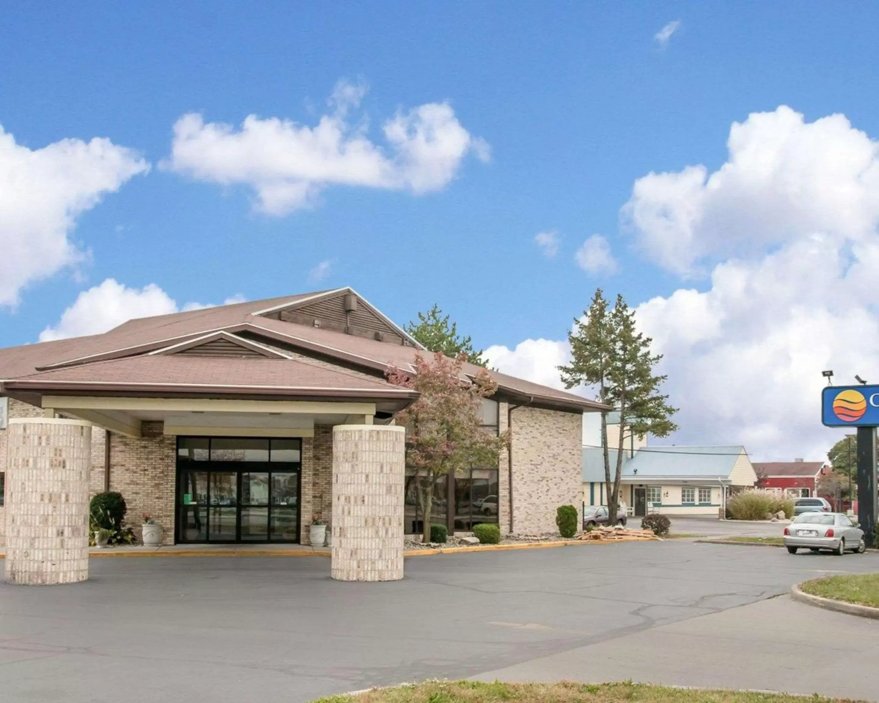Property Building in Comfort Inn Maumee - Perrysburg Area
