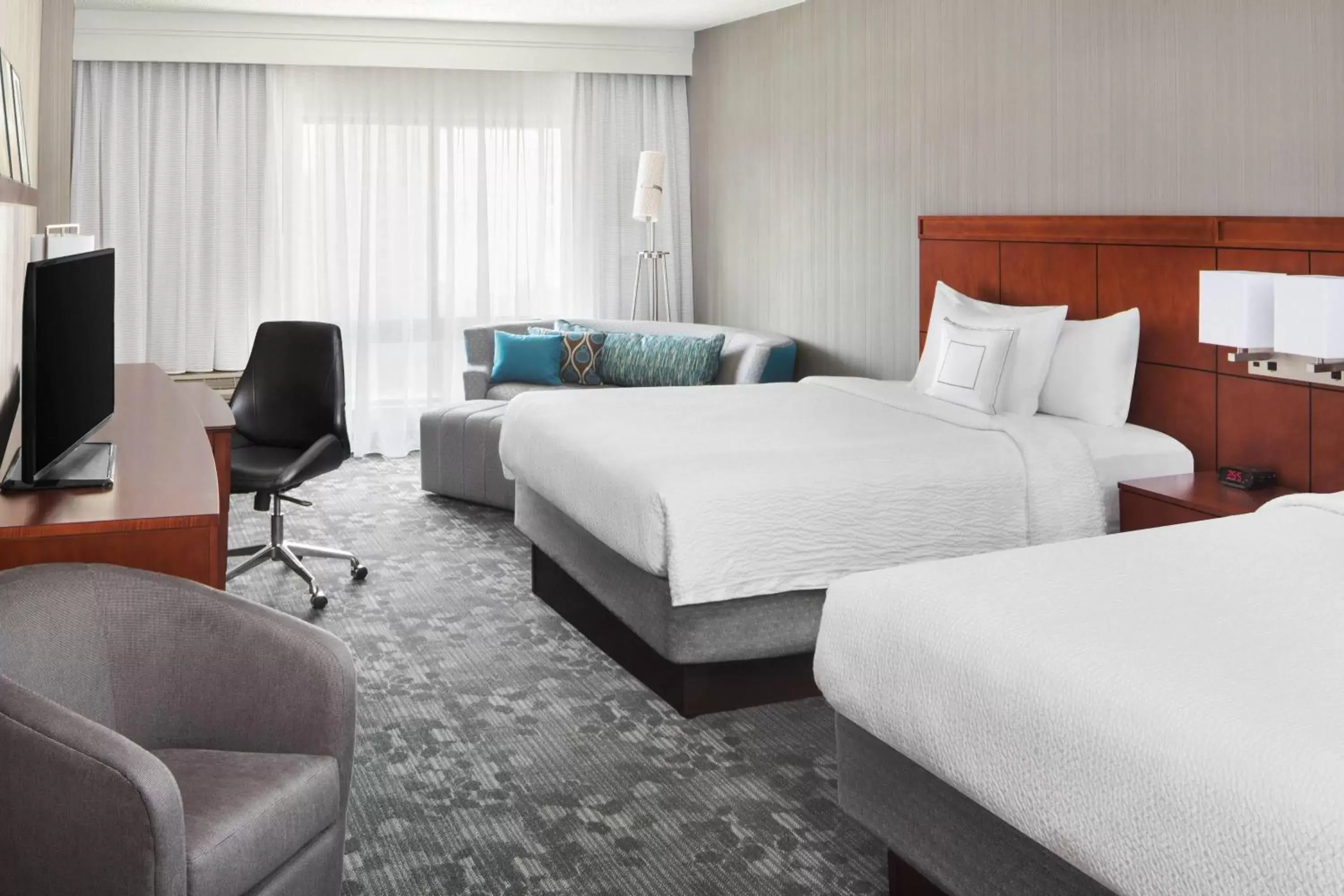 Photo of the whole room, Bed in Courtyard By Marriott Jersey City Newport