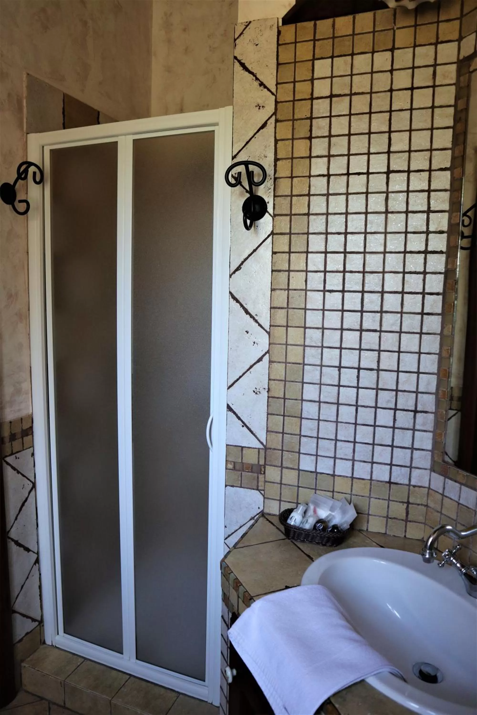 Shower in B&B Villa Giusy
