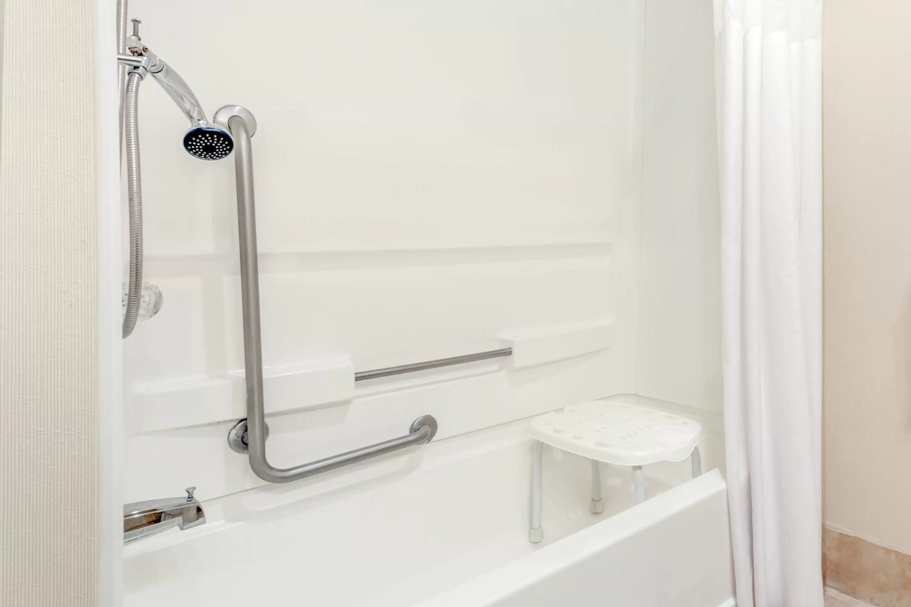 Howard Johnson by Wyndham Evansville East