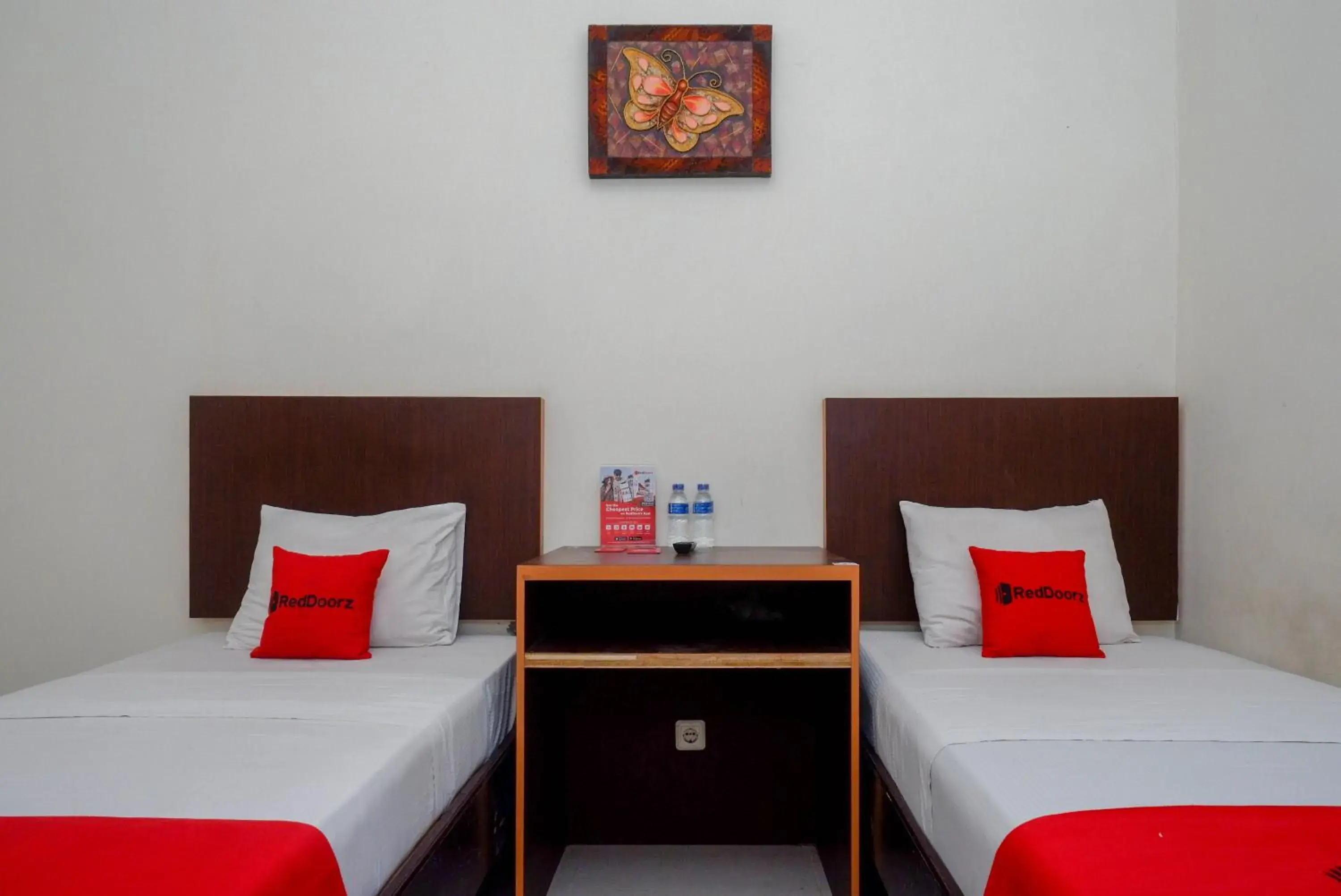 Bed in RedDoorz Syariah At Namira Hotel