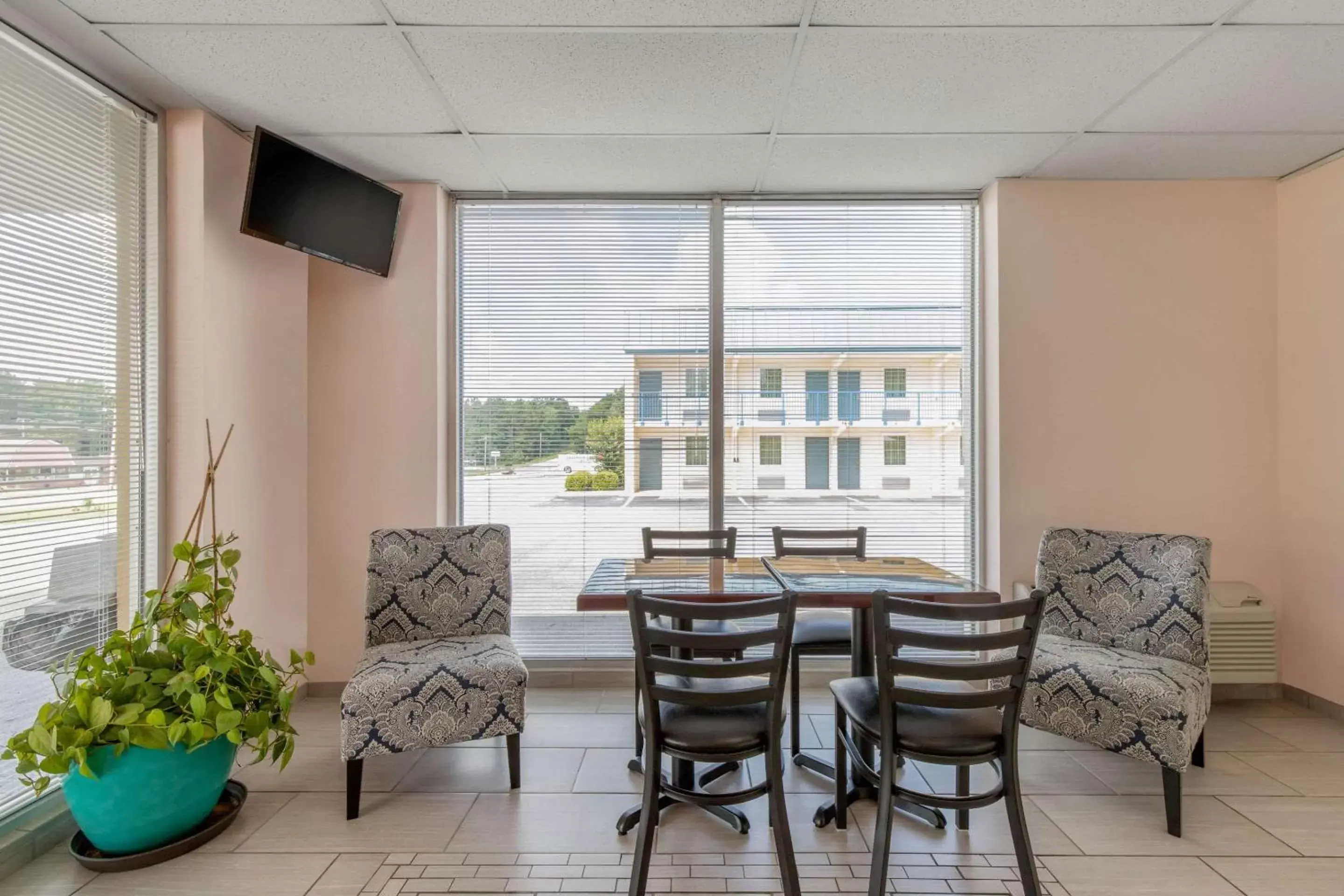 Lobby or reception in Rodeway Inn