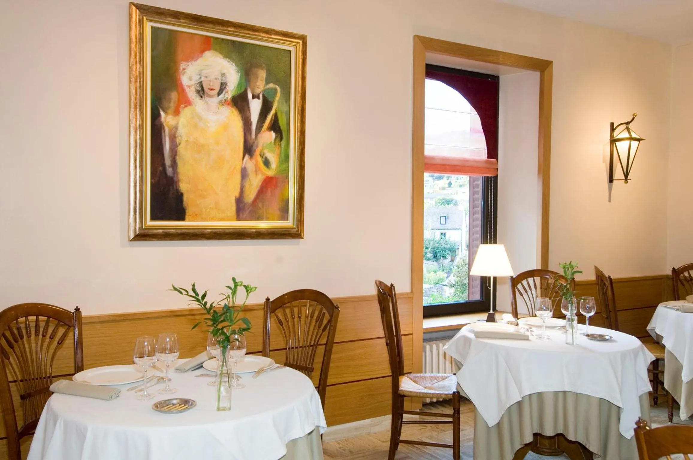 Restaurant/places to eat in Hotel De France