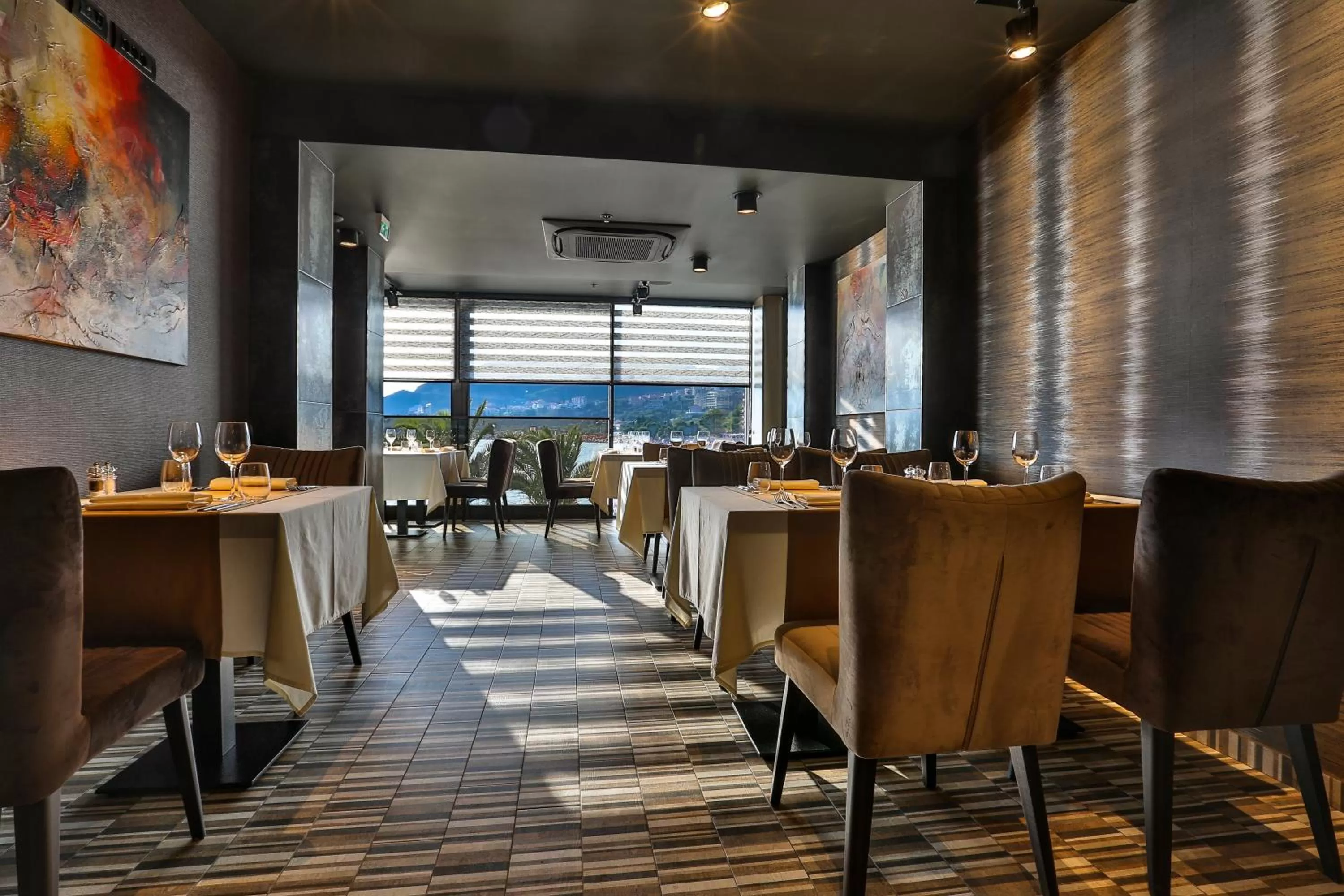 Restaurant/places to eat in Hotel Zeta