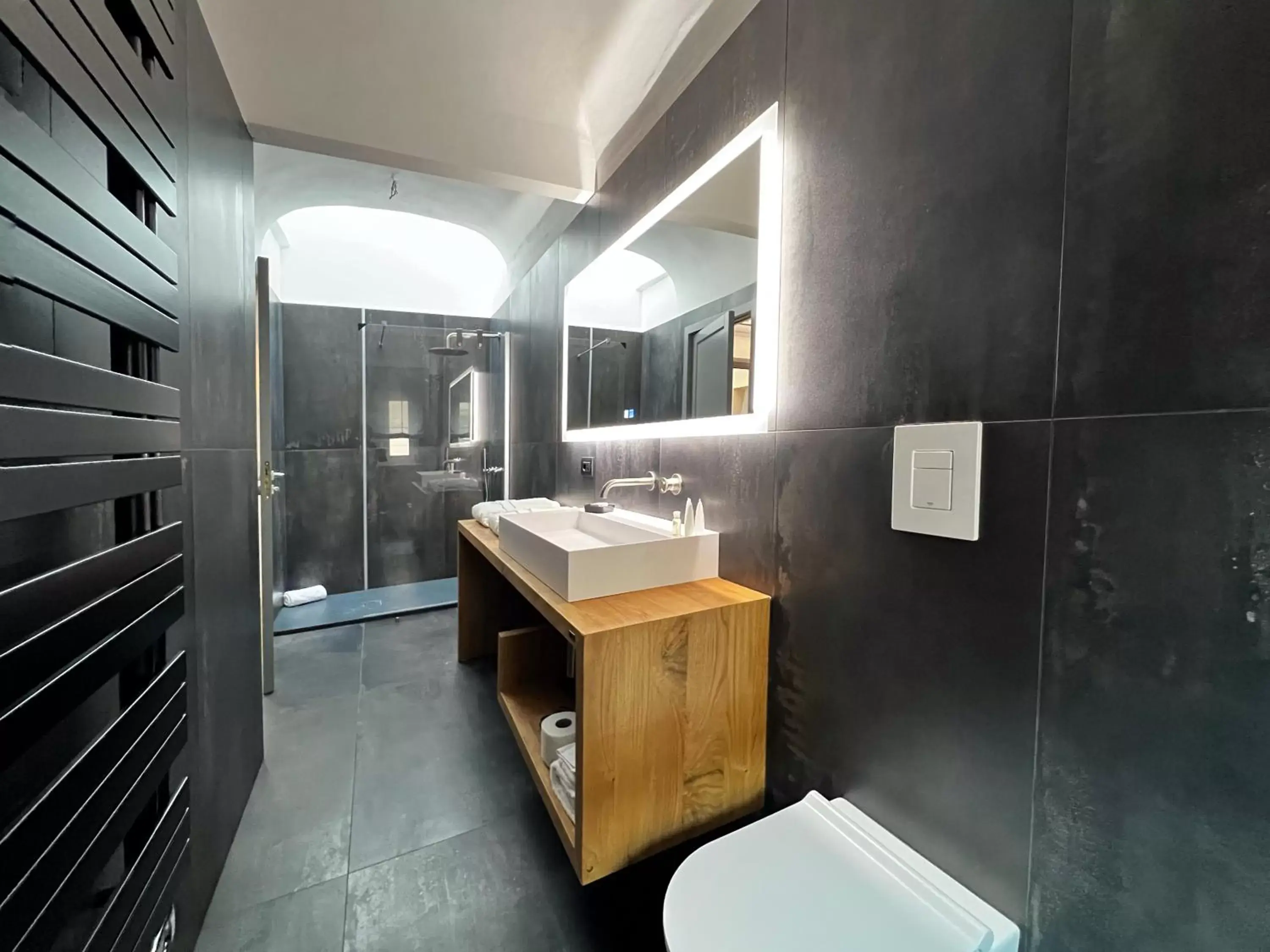 Bathroom in Gioiamia - Luxury Rooms in Cattedrale