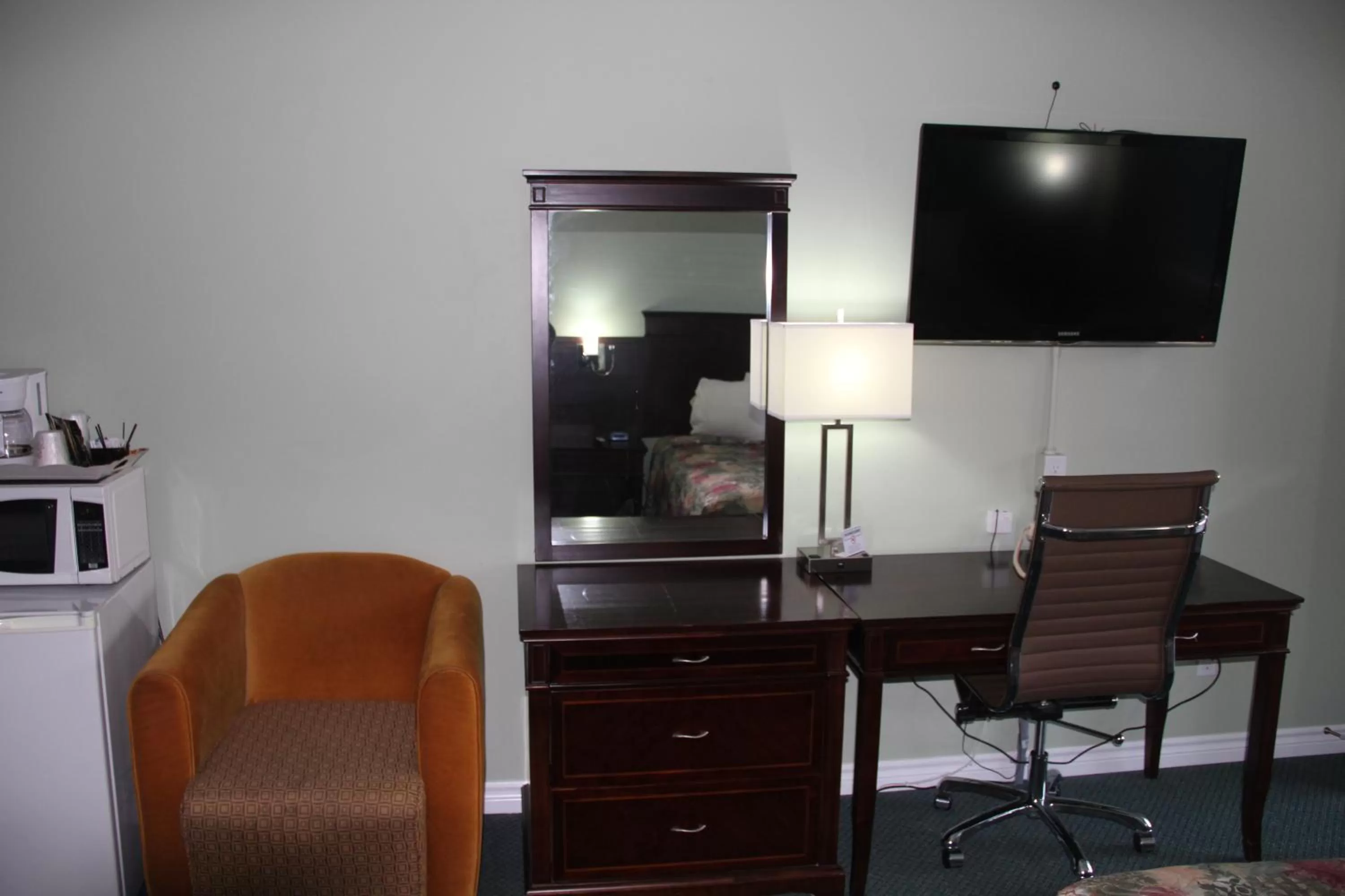 Perth Plaza Inn & Suites